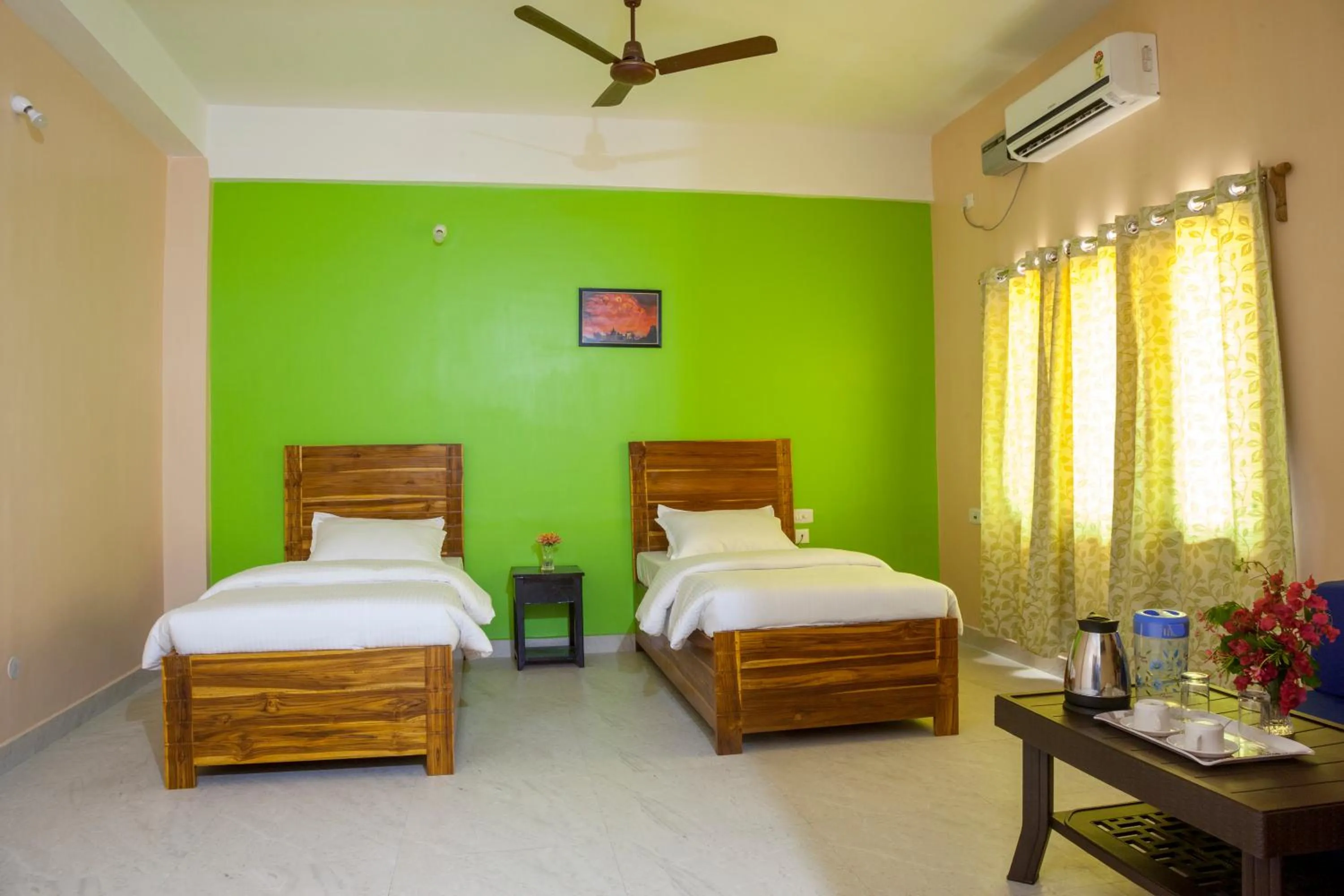 TV and multimedia, Bed in Rains Inn Eco Hotel