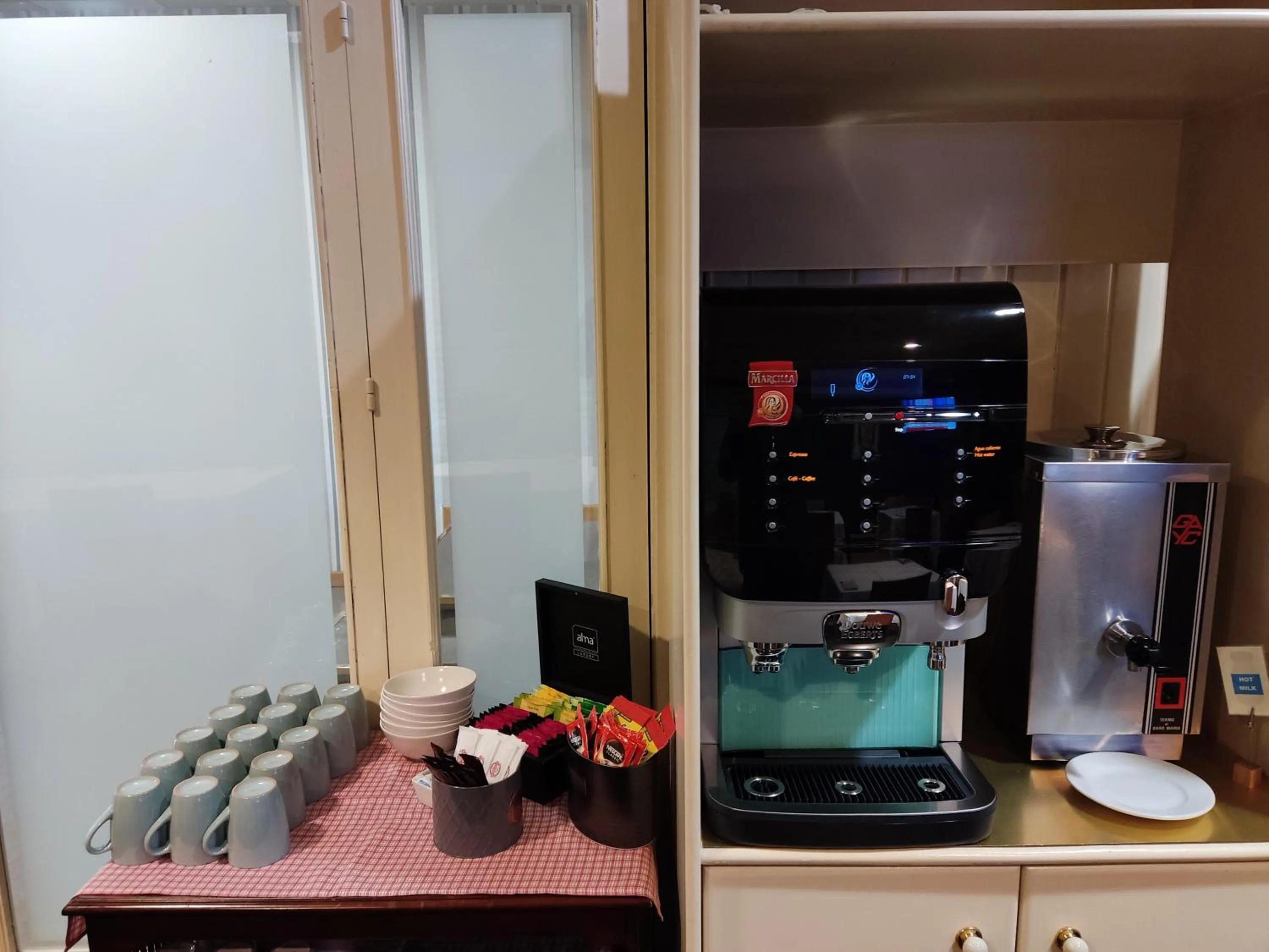 Buffet breakfast in Puerta De España