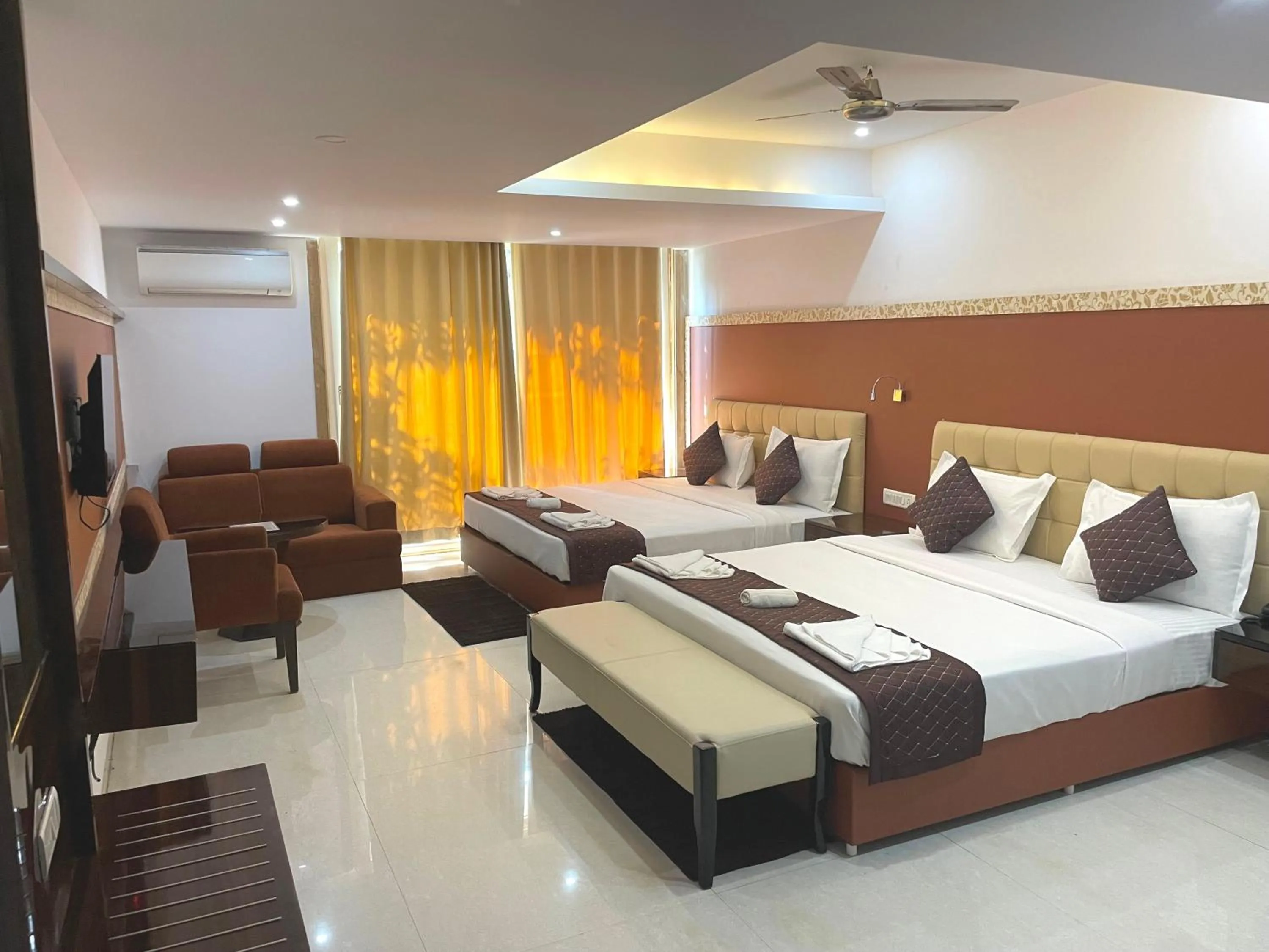 Bedroom, Bed in Hotel Goa Continental - Baga