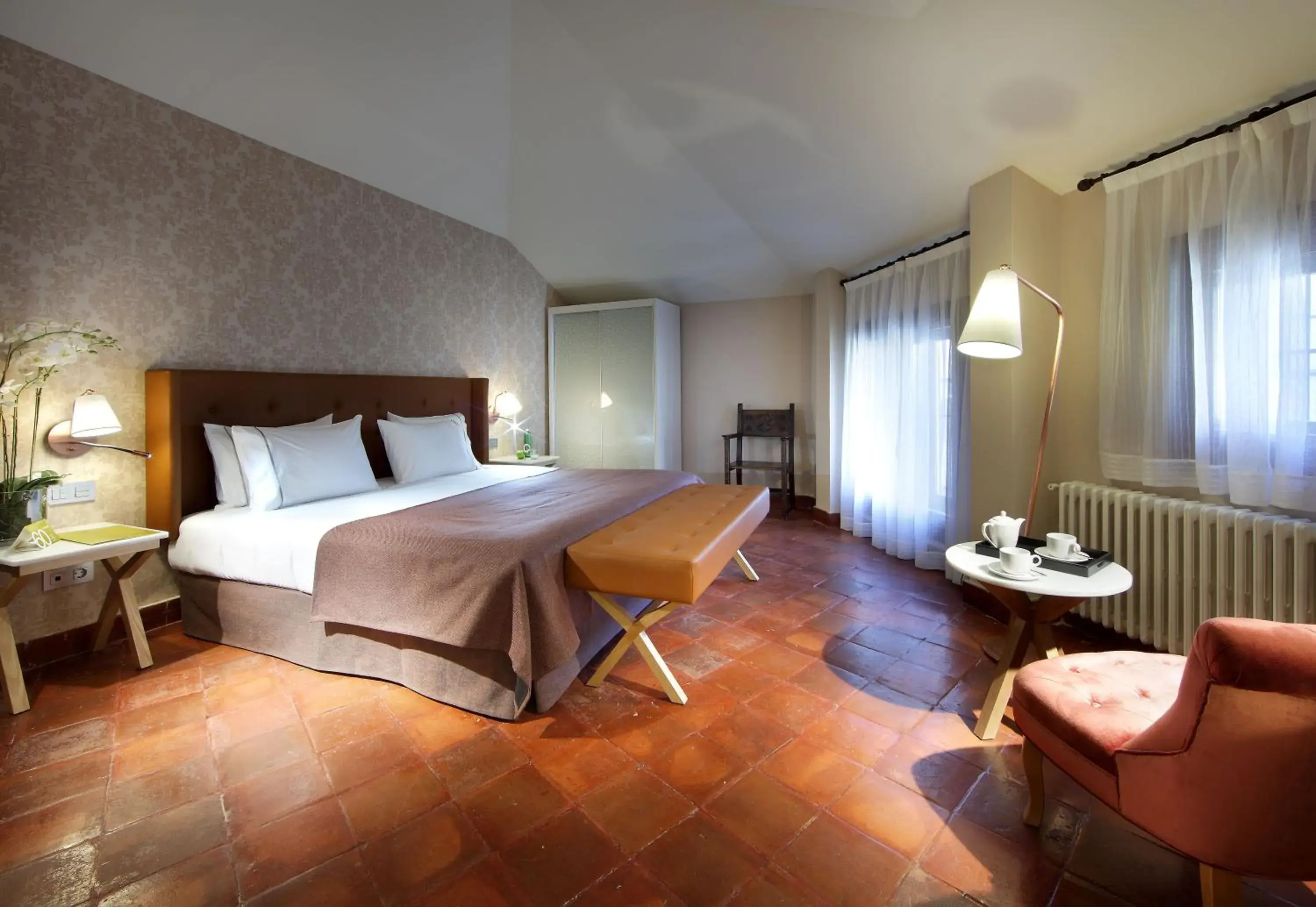 Large Double Room in Exe Casa de Los Linajes Large Double Room in Exe Casa de Los Linajes