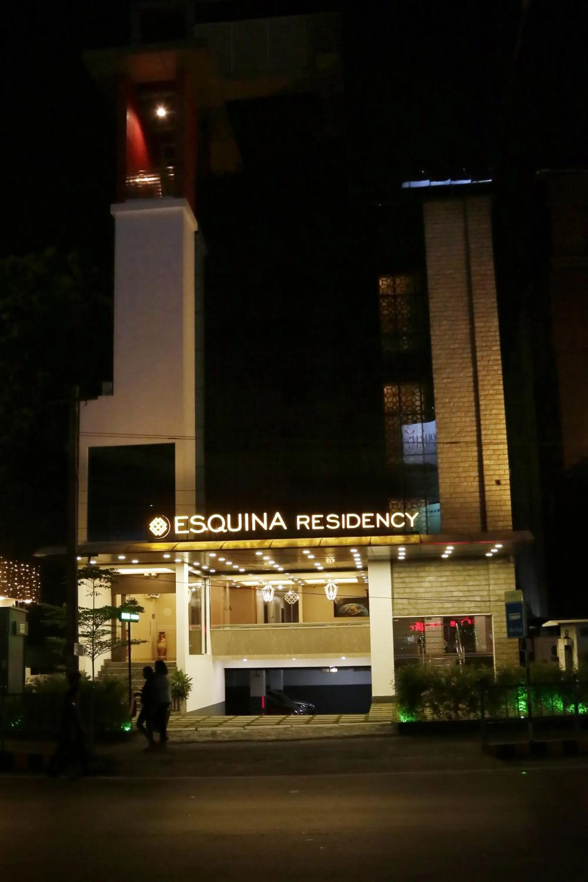 Night in ESQUINA RESIDENCY