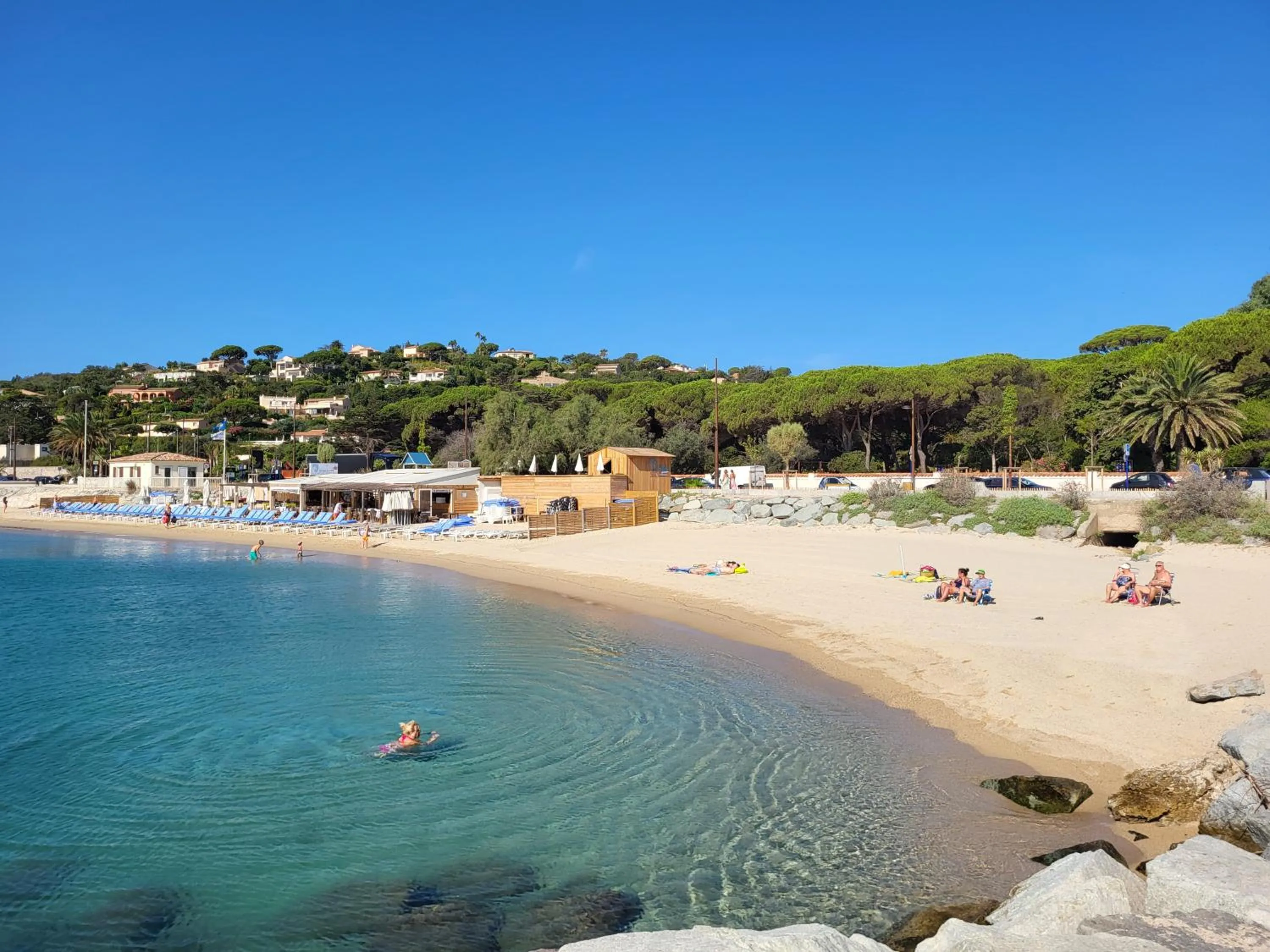 Beach in La villa Roméo, piscine et spa