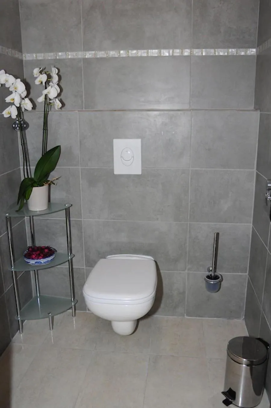 Toilet in La villa Roméo, piscine et spa