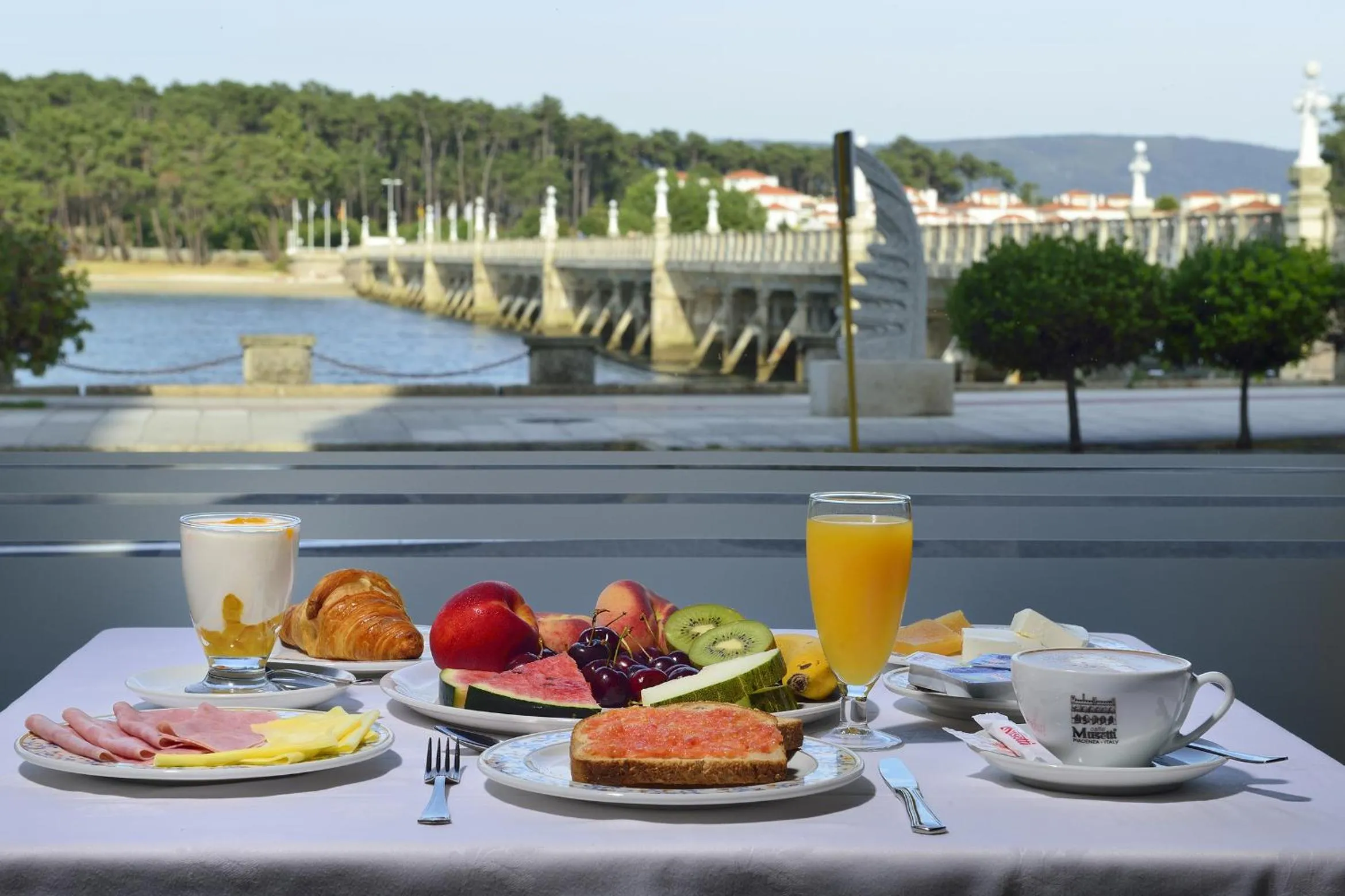 Restaurant/places to eat in Hotel Puente de La Toja