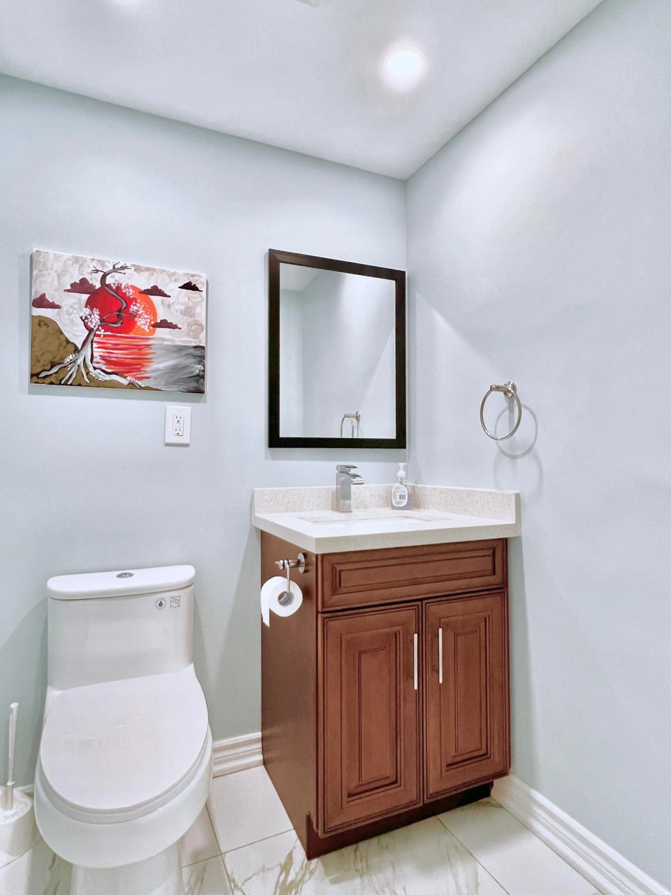 Toilet in Renovated Rooms 10-min to Finch Subway Near Yonge St