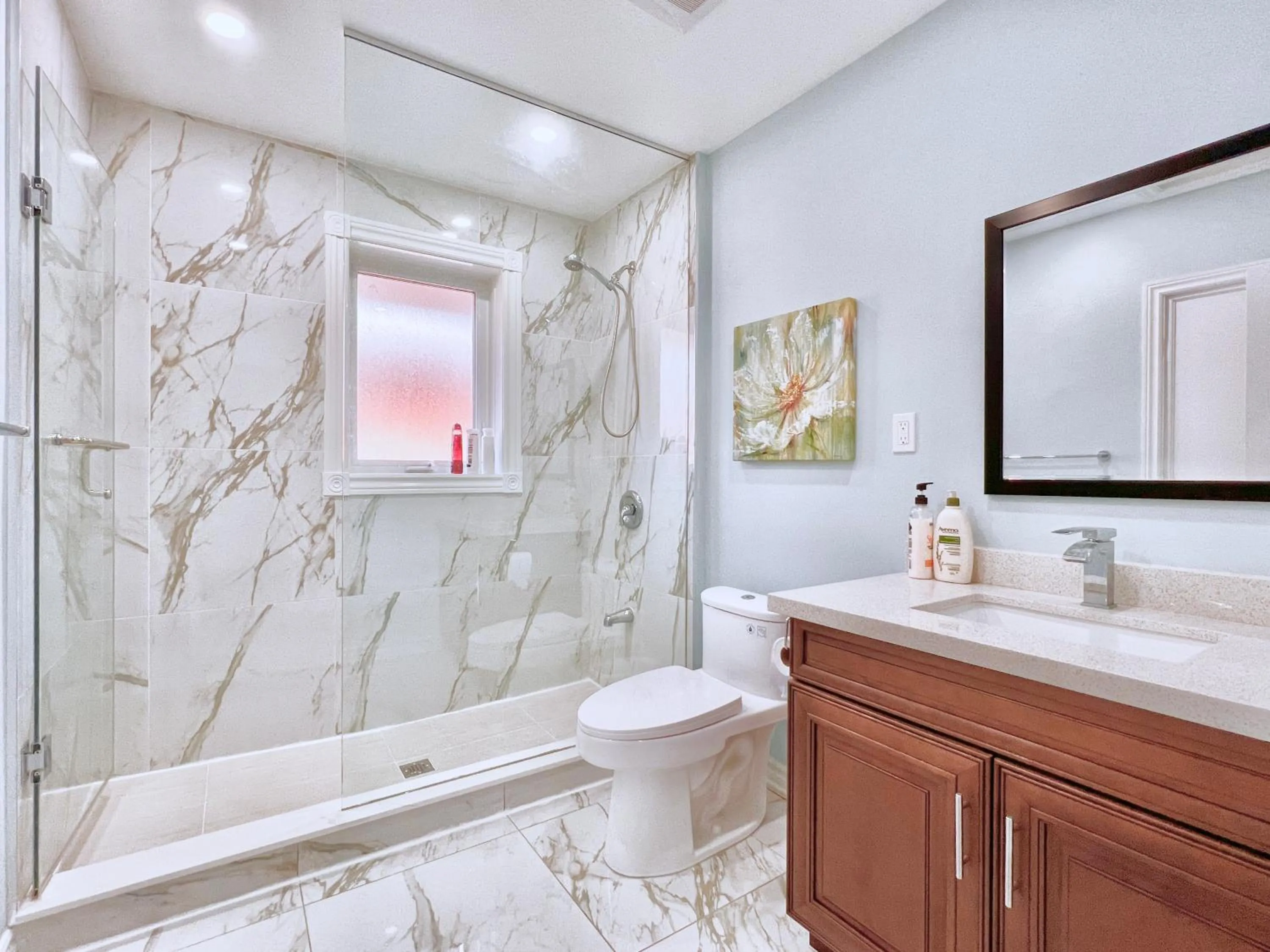 Shower in Renovated Rooms 10-min to Finch Subway Near Yonge St