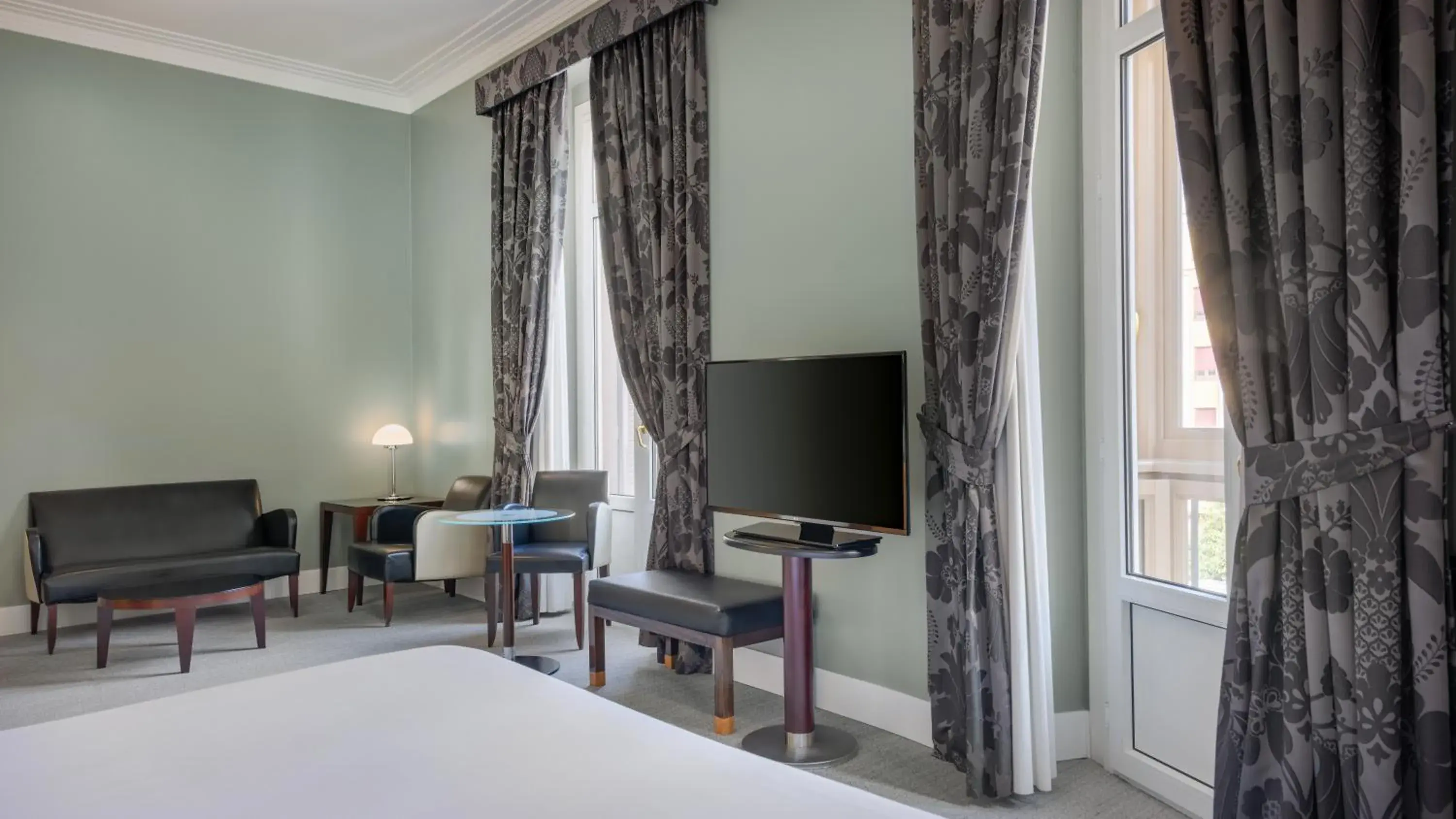 TV and multimedia, Bed in Hotel Larios Málaga TV and multimedia, Bed in Hotel Larios Málaga