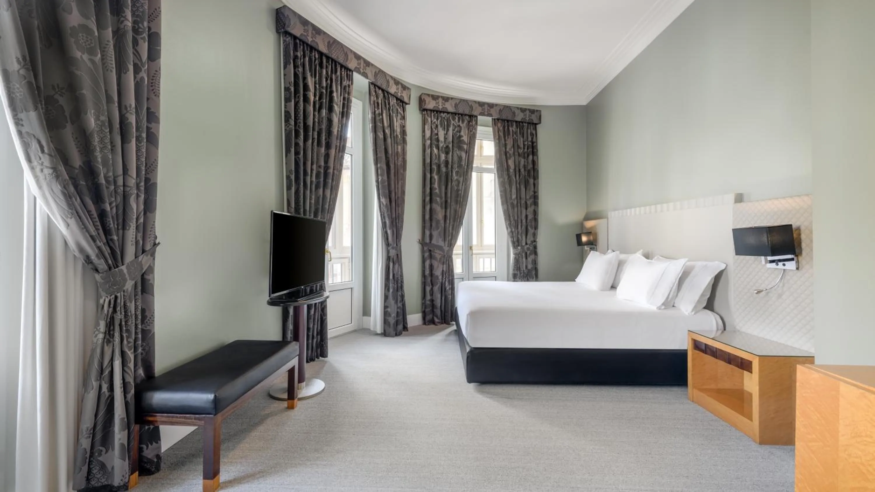 Bedroom, Bed in Hotel Larios Málaga