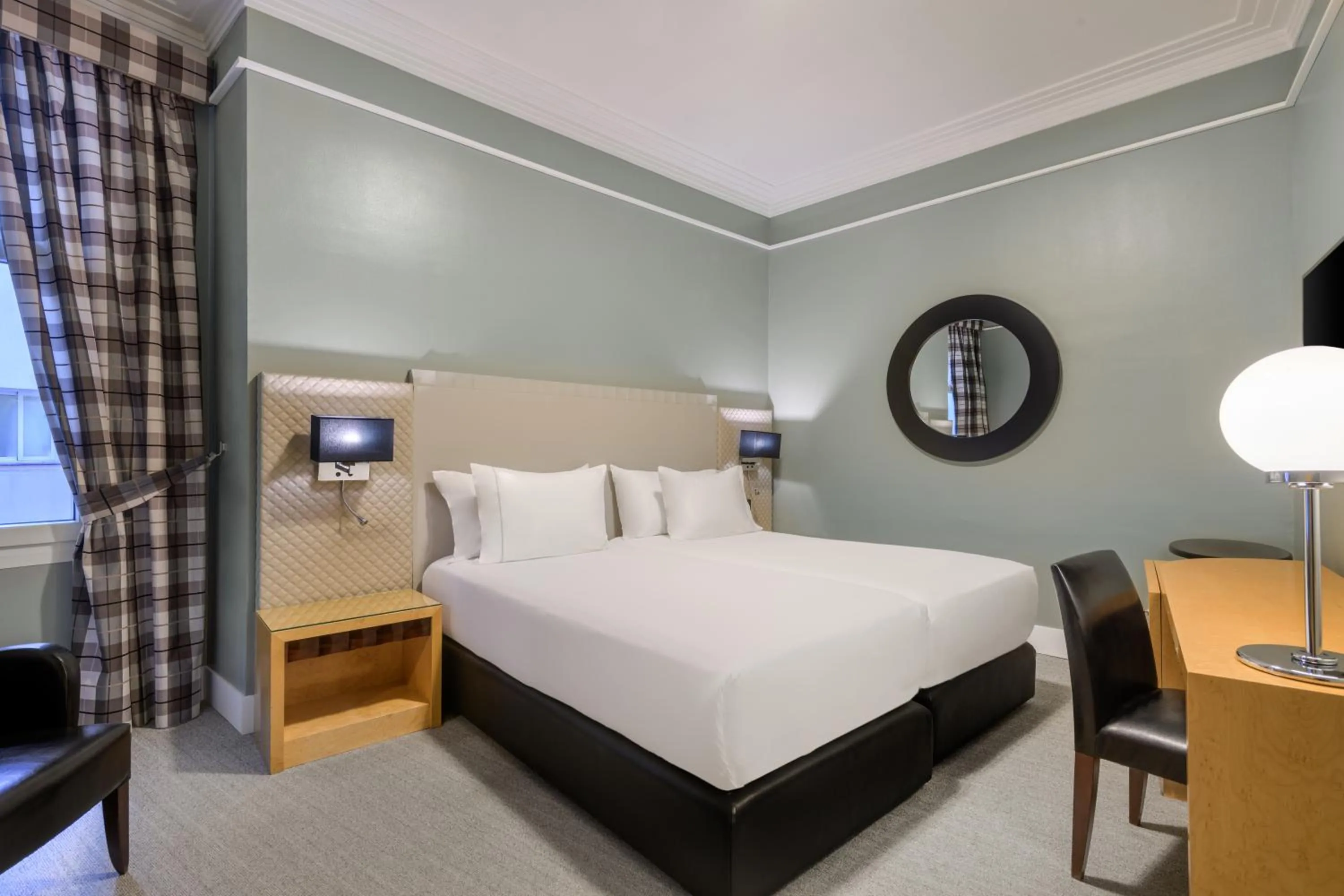 Bedroom, Bed in Hotel Larios Málaga