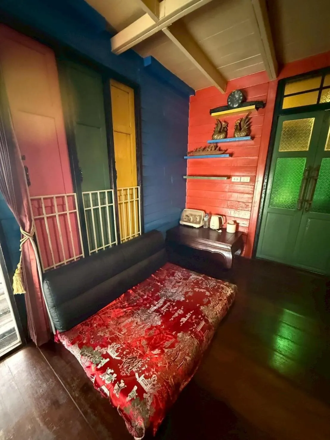 Living room, Bed in tamarind guesthouse