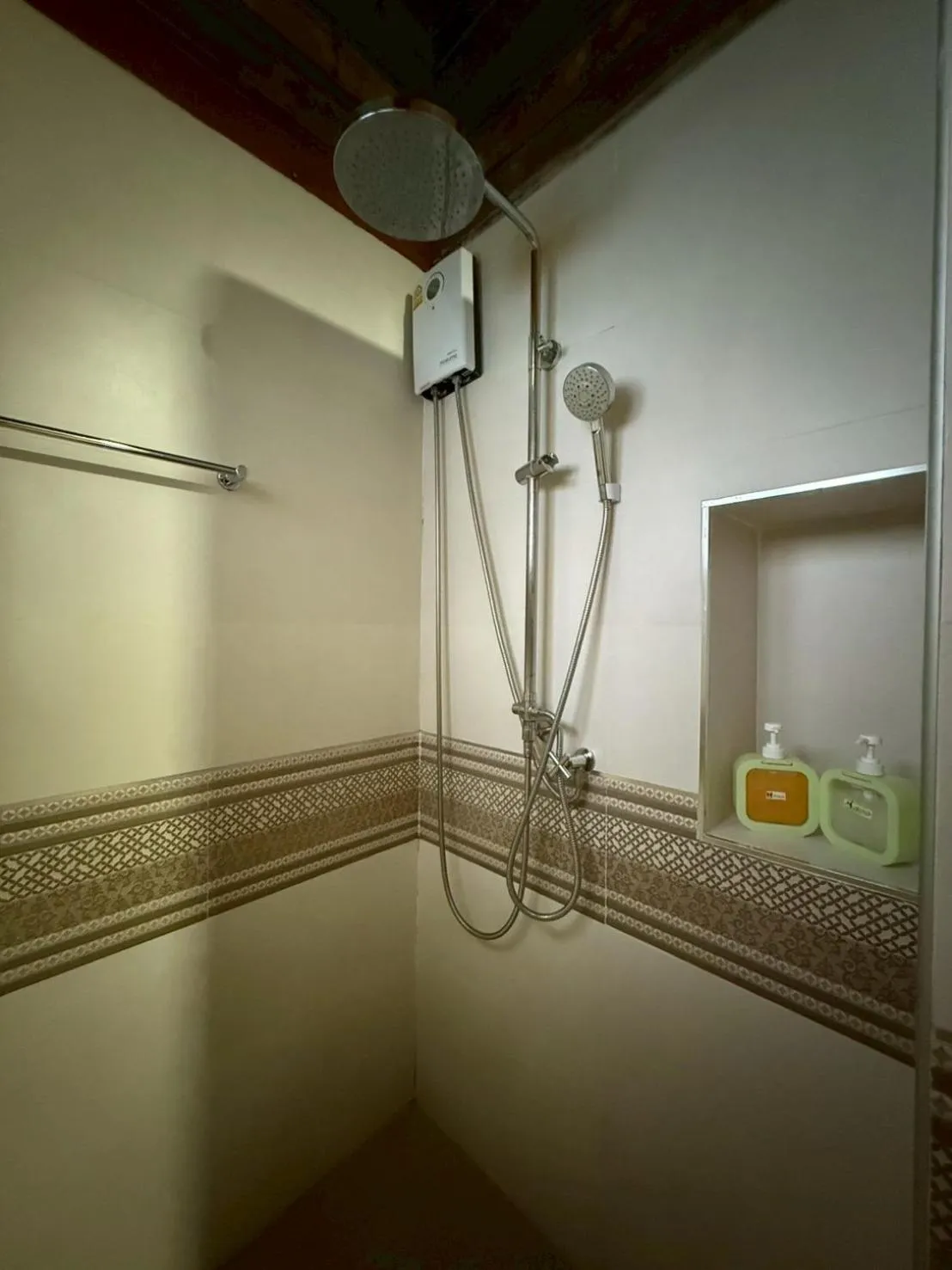 Shower in tamarind guesthouse