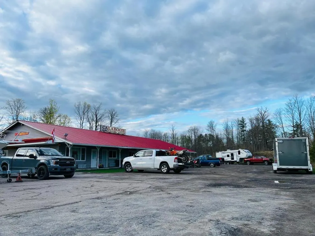 Property building in Calabogie Motor Inn
