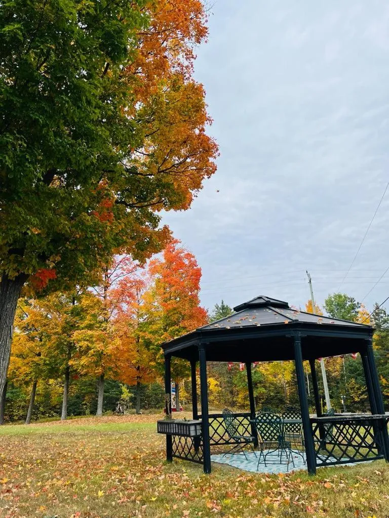 Autumn in Calabogie Motor Inn