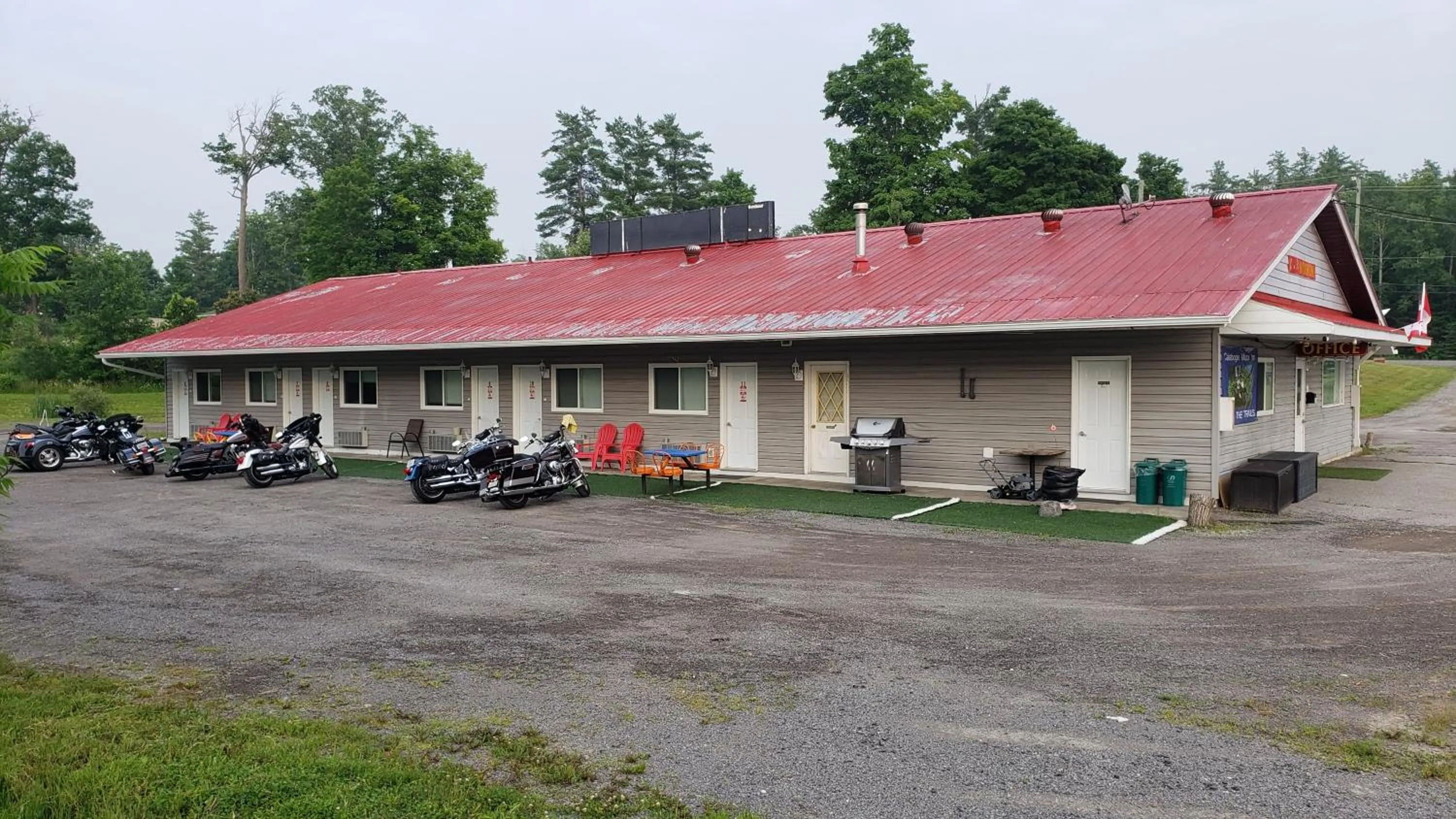 Property building in Calabogie Motor Inn
