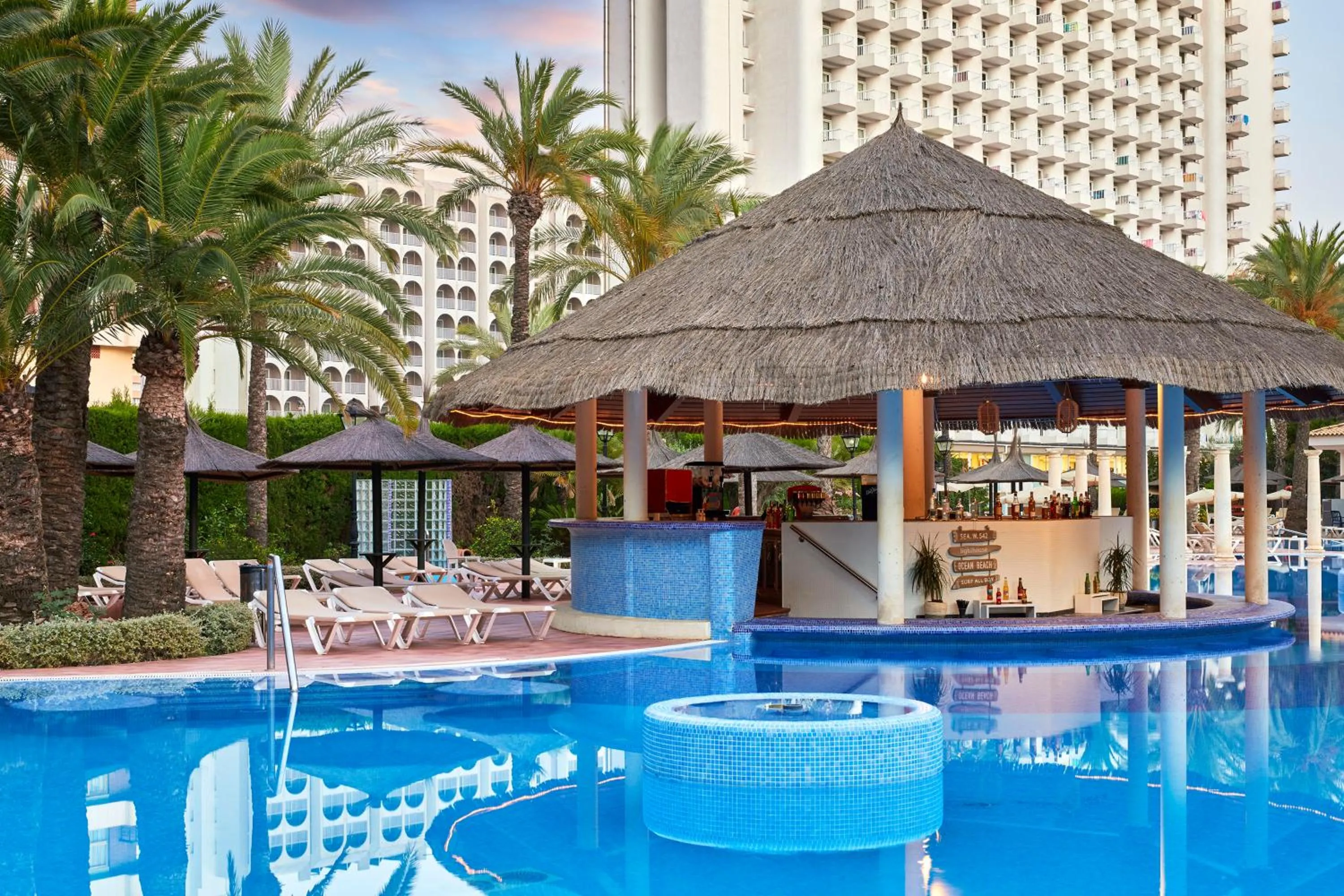 Lounge or bar in Sol Pelicanos Ocas