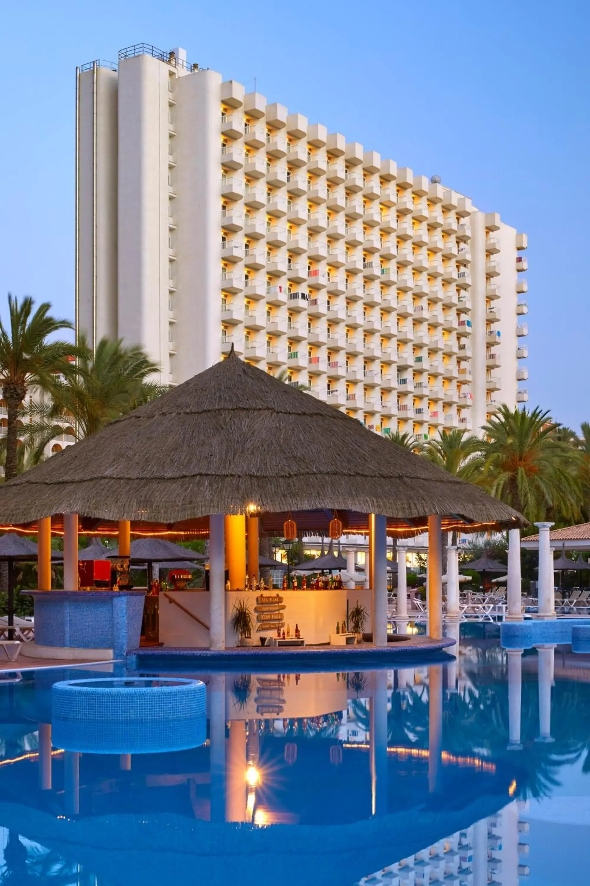 Lounge or bar in Sol Pelicanos Ocas Lounge or bar in Sol Pelicanos Ocas