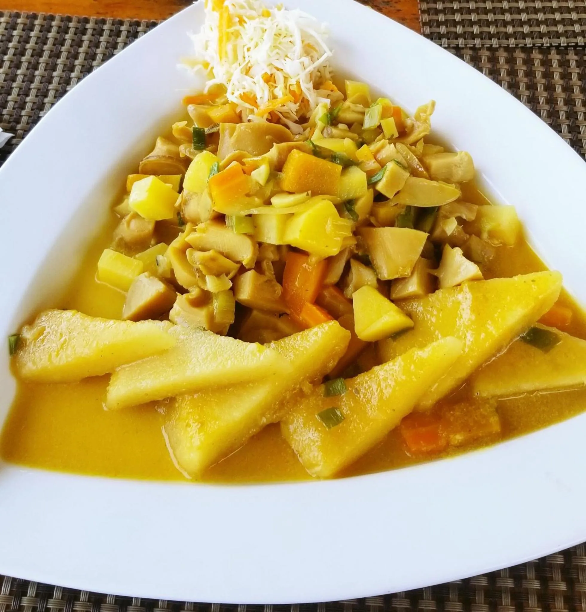 Food and drinks in Begona Cliff Hotel