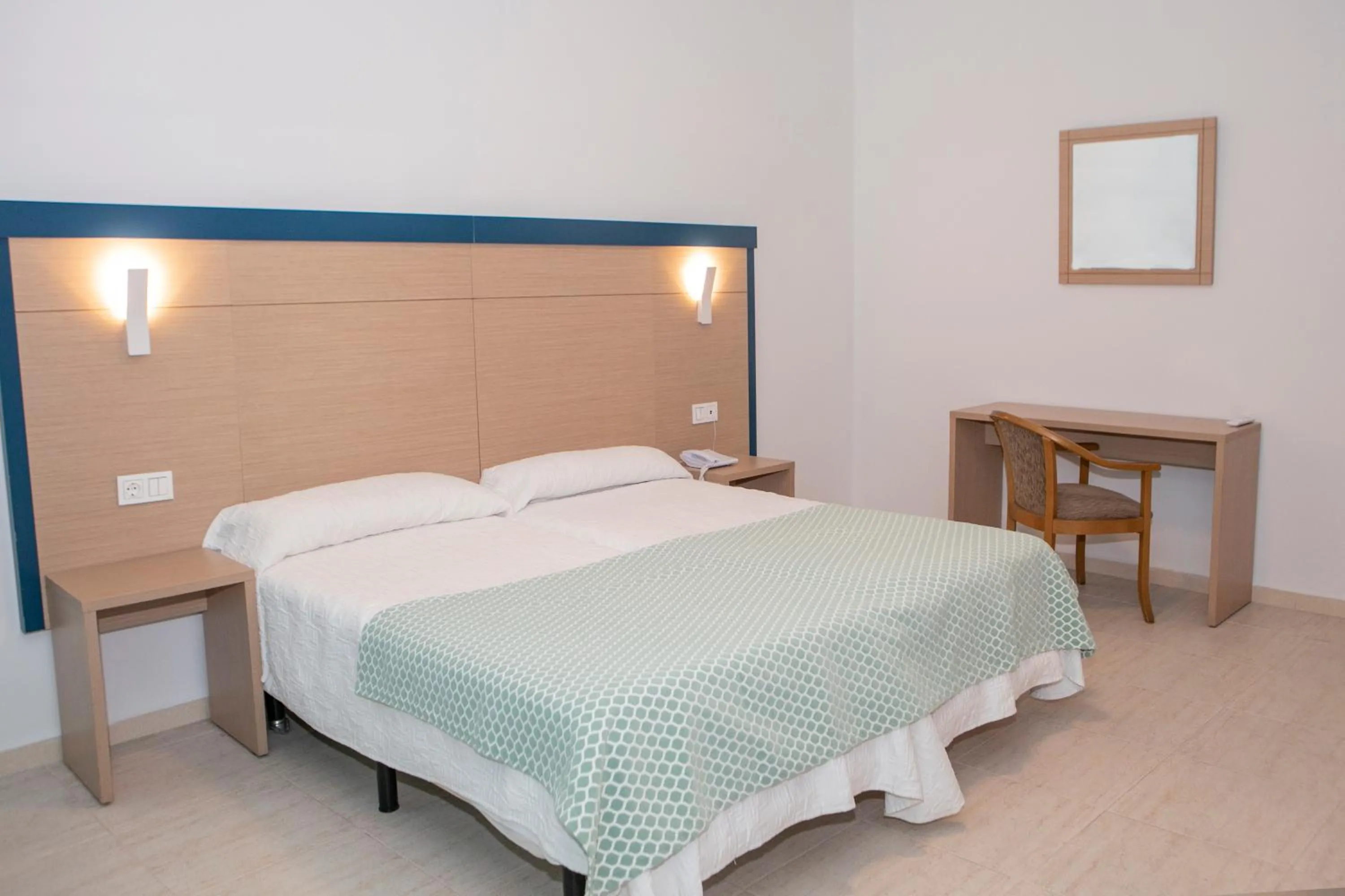 Bedroom, Bed in Hotel Apartamentos Pyr Fuengirola