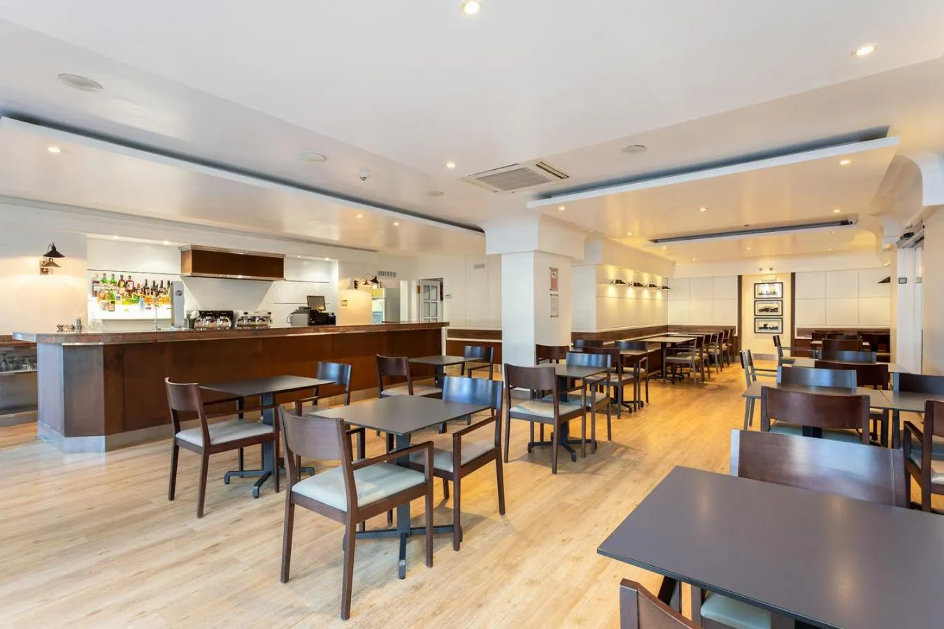 Lounge or bar in Hotel Apartamentos Pyr Fuengirola