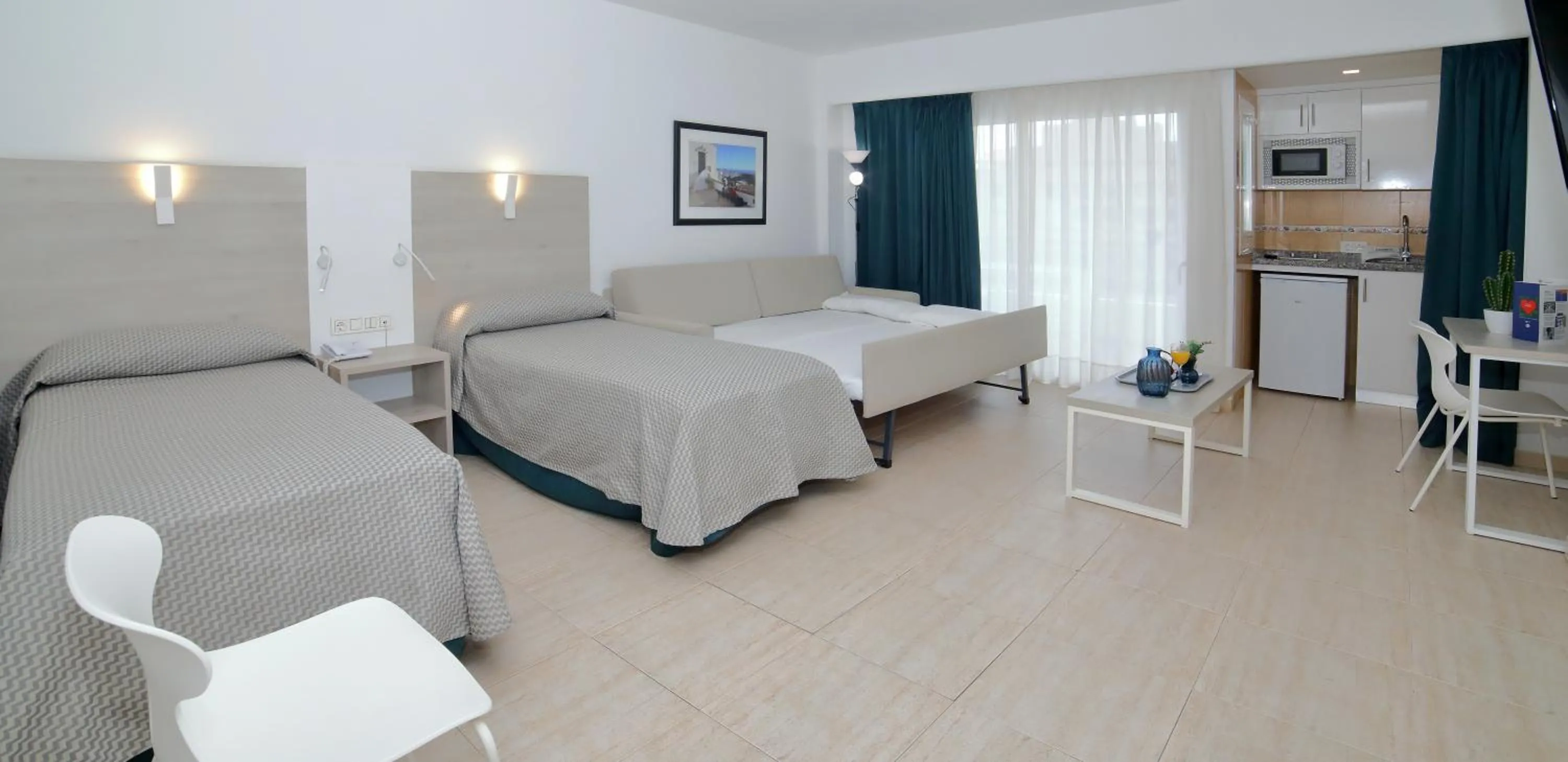 Photo of the whole room, Bed in Hotel Apartamentos Pyr Fuengirola