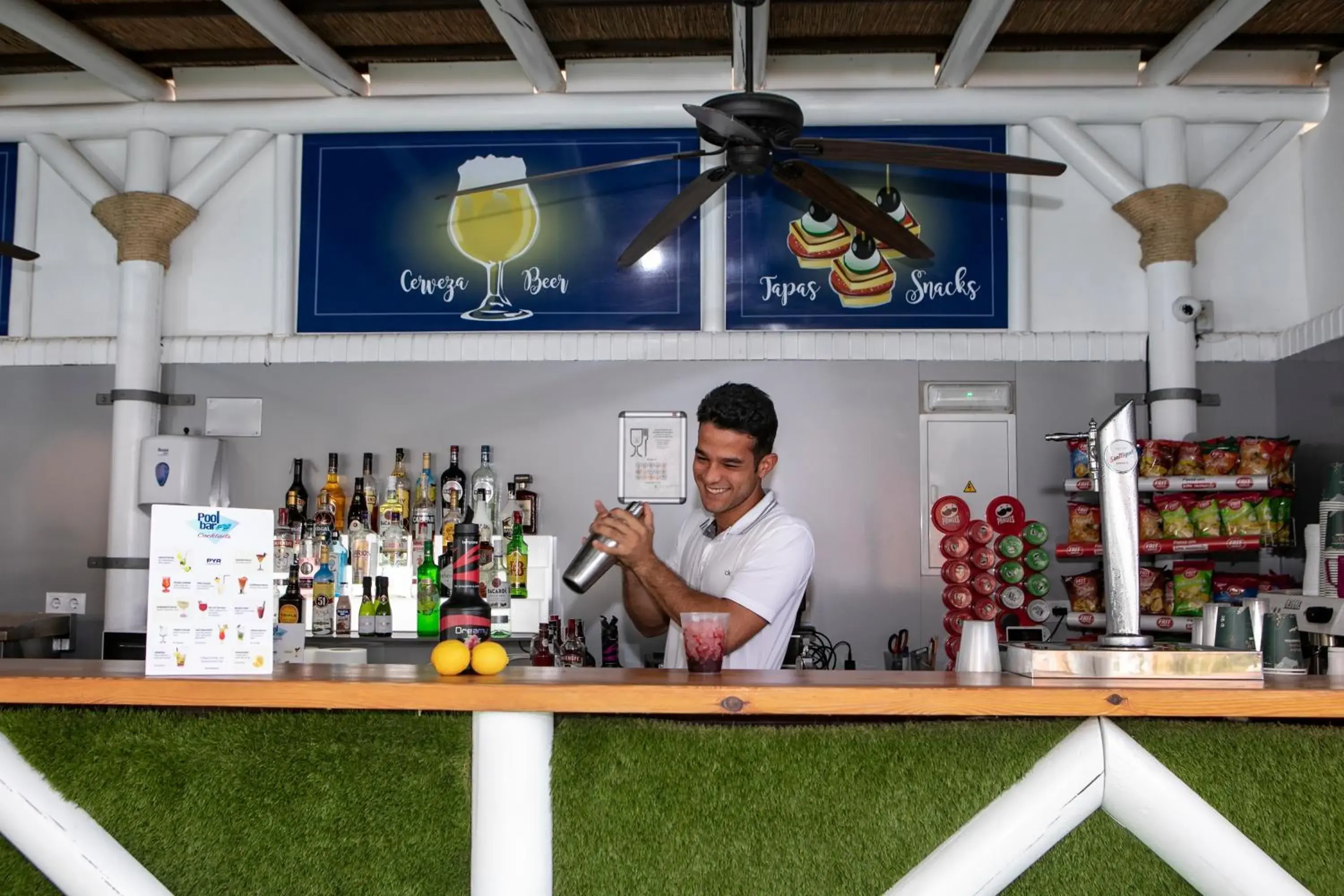 Swimming pool in Hotel Apartamentos Pyr Fuengirola Swimming pool in Hotel Apartamentos Pyr Fuengirola