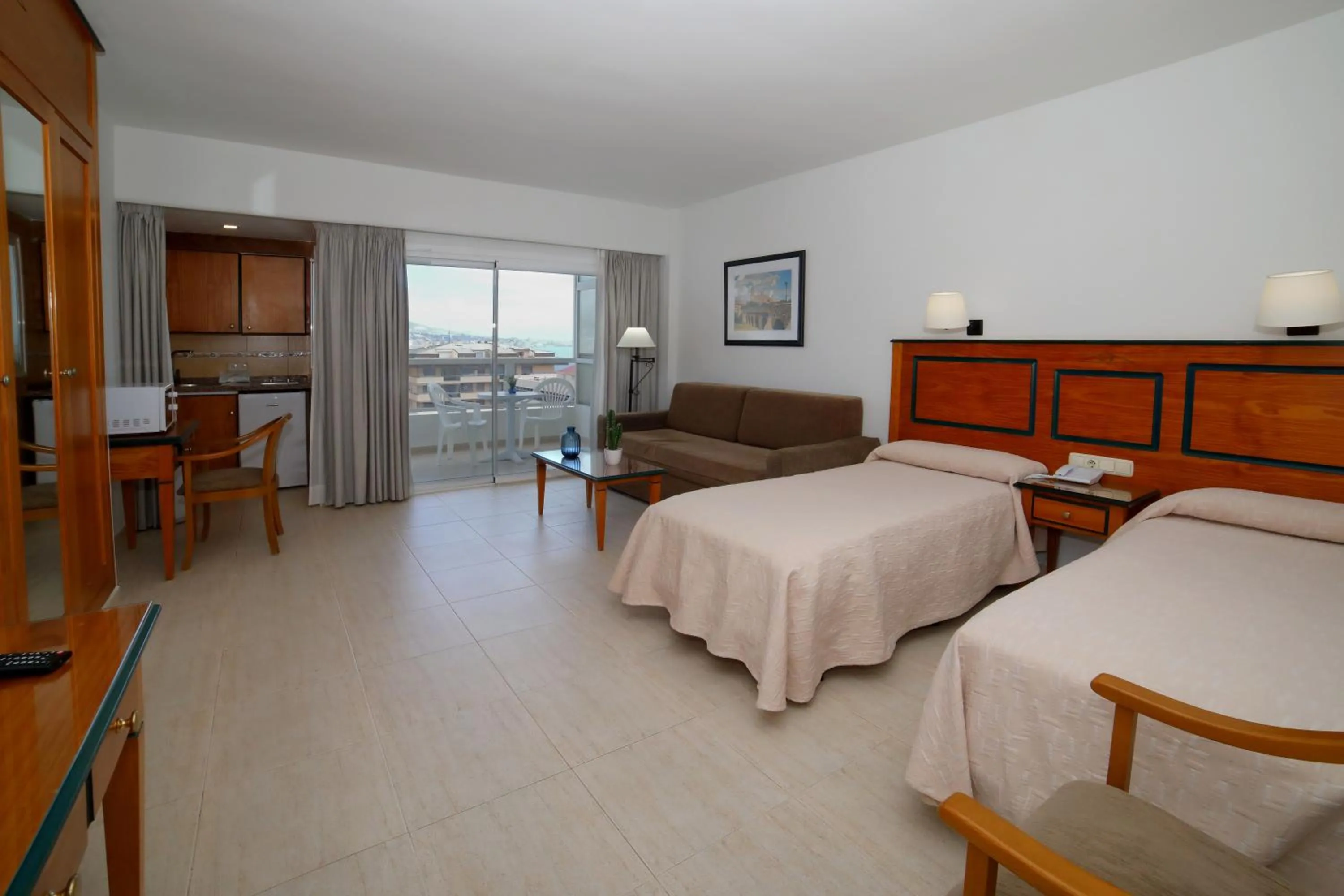 Photo of the whole room, Bed in Hotel Apartamentos Pyr Fuengirola