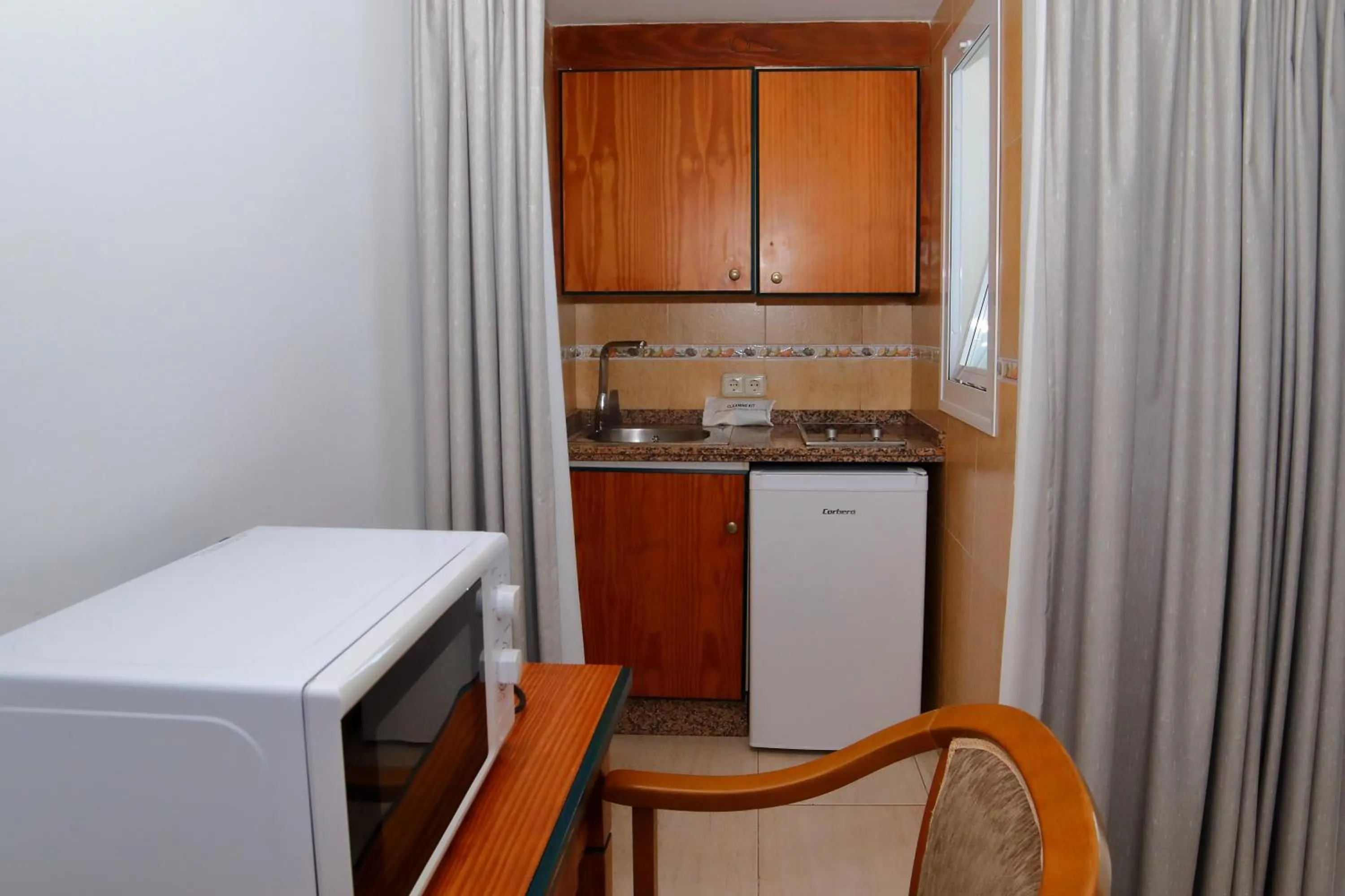 Kitchen or kitchenette in Hotel Apartamentos Pyr Fuengirola