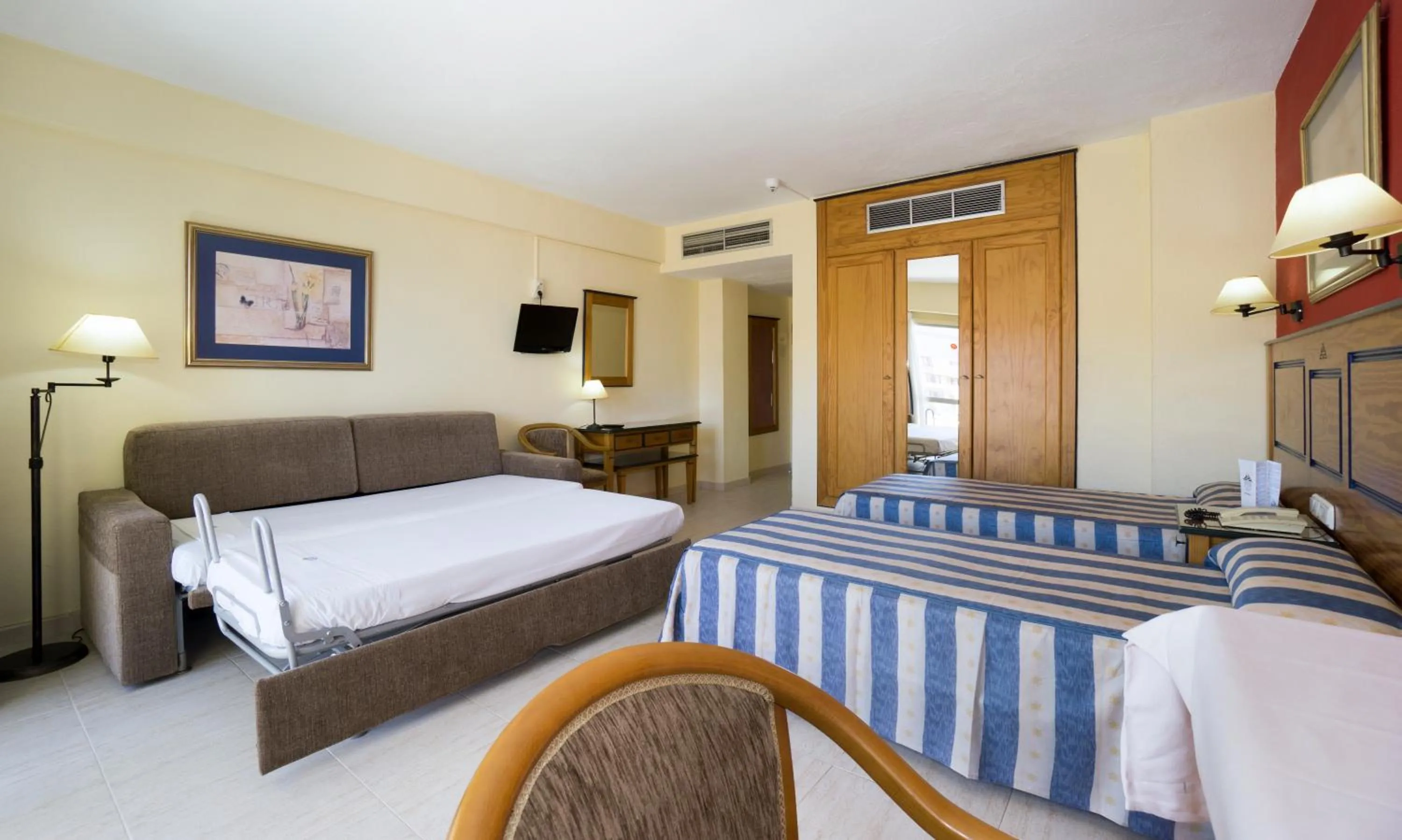 Bed in Hotel Apartamentos Pyr Fuengirola