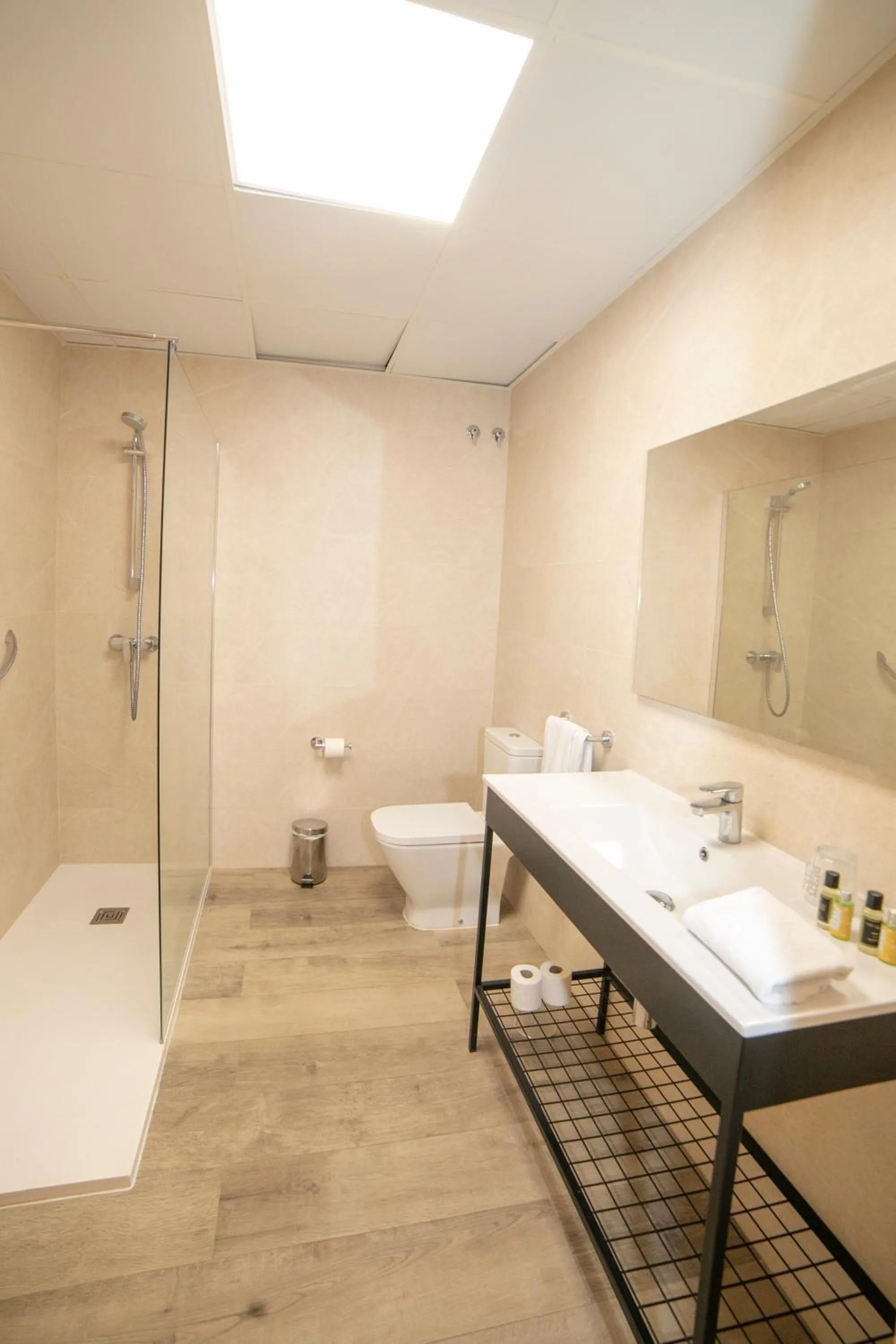 Bathroom in Hotel Apartamentos Pyr Fuengirola