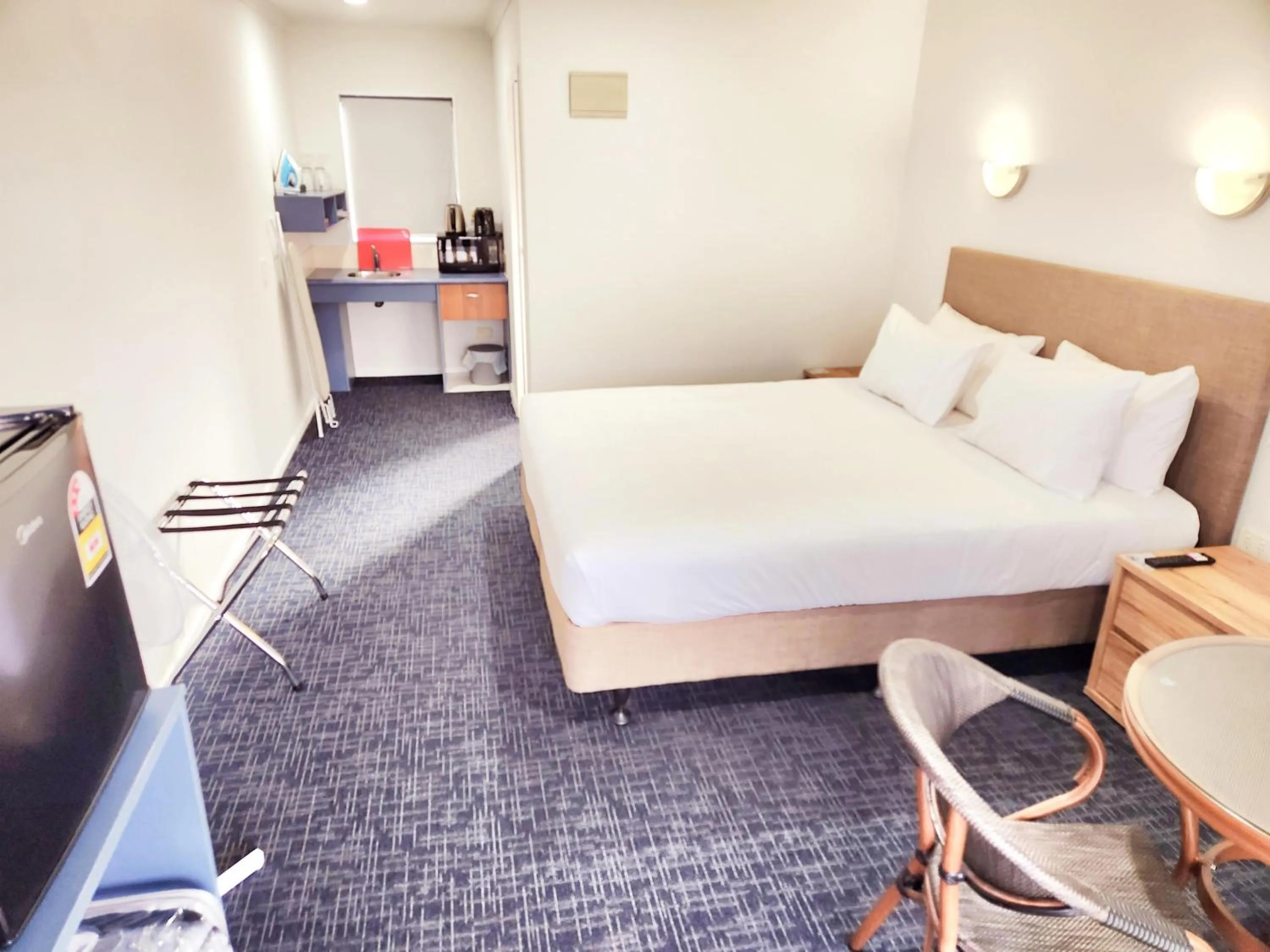 Bed in Botany Palms Motel