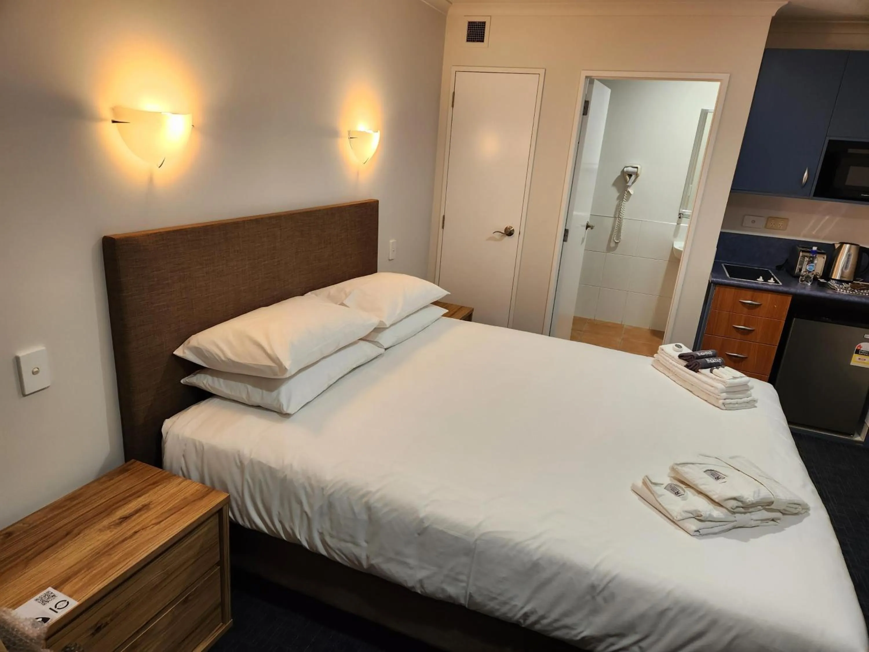 Bed in Botany Palms Motel