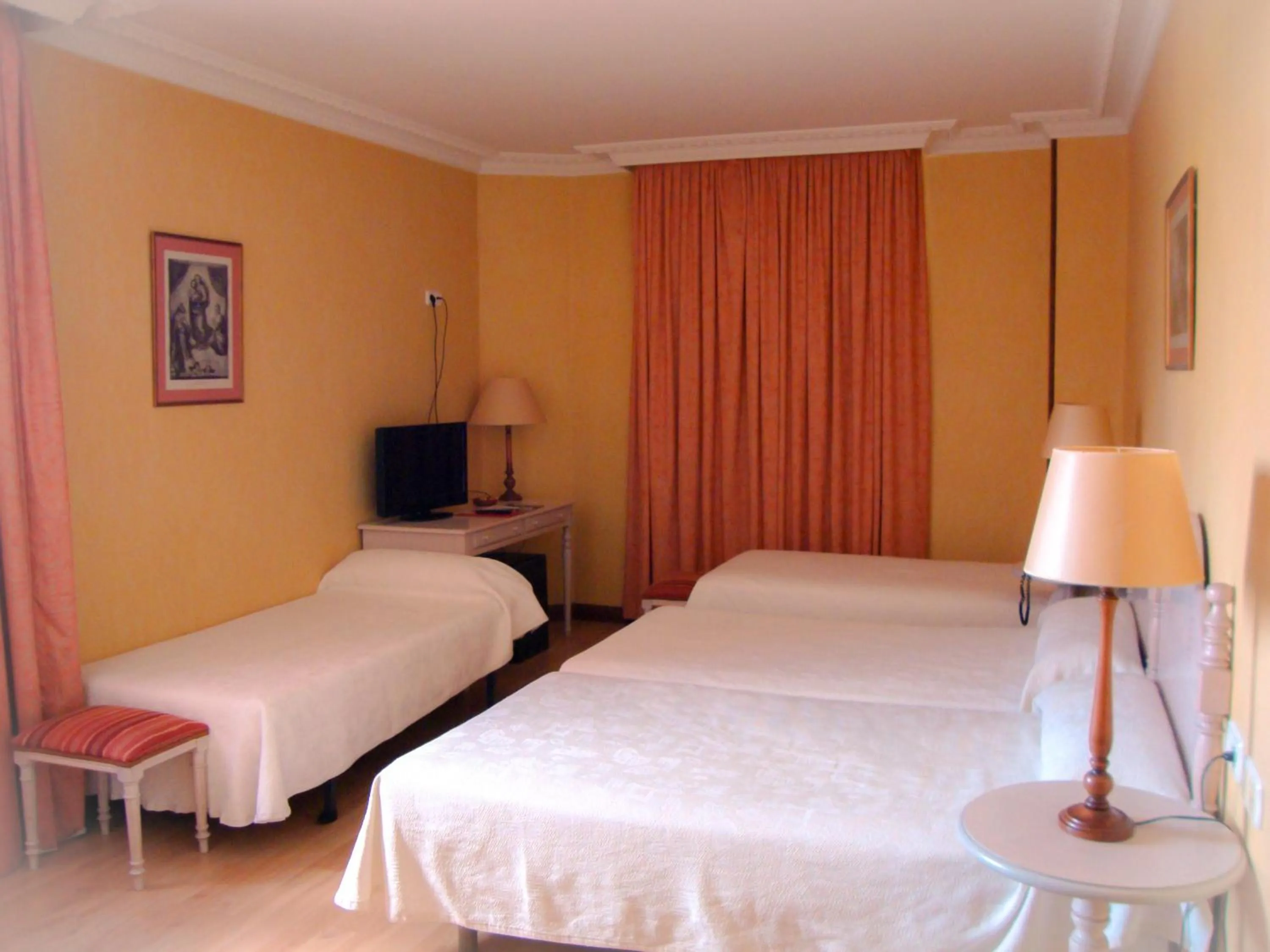 Photo of the whole room, Bed in Hotel San Camilo