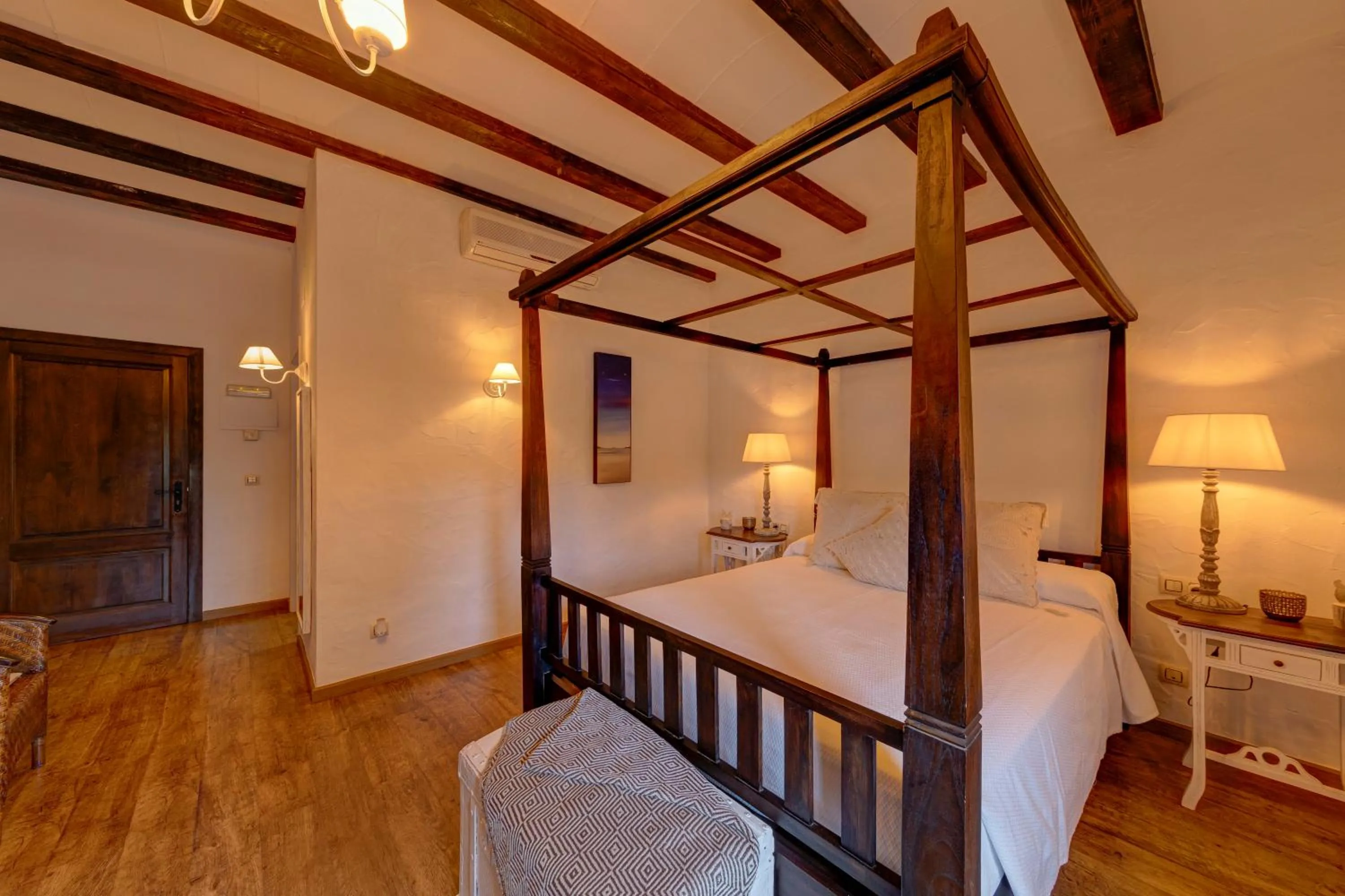 Photo of the whole room, Bed in La Fornal