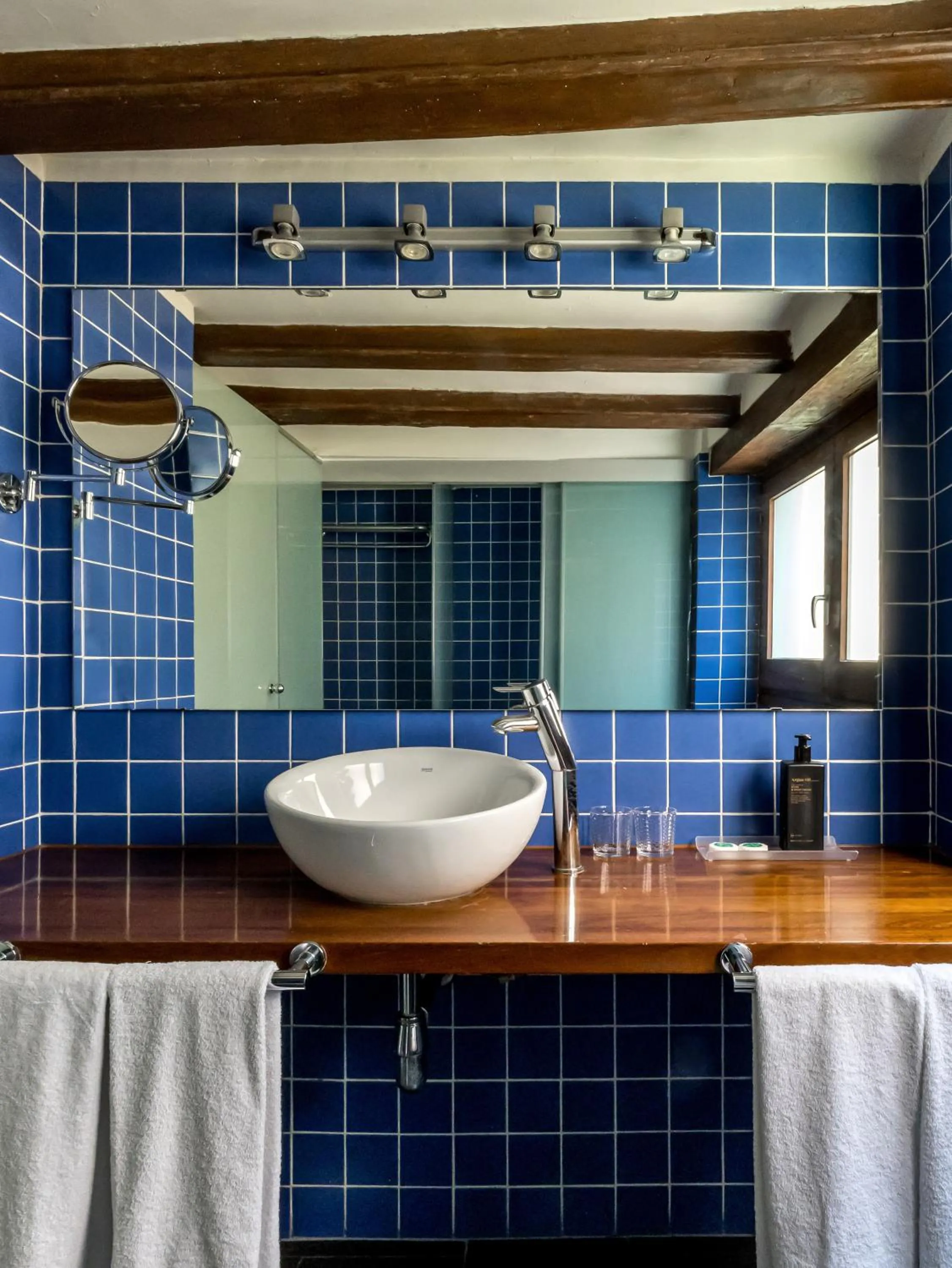 Bathroom in Mercer House Bòria BCN