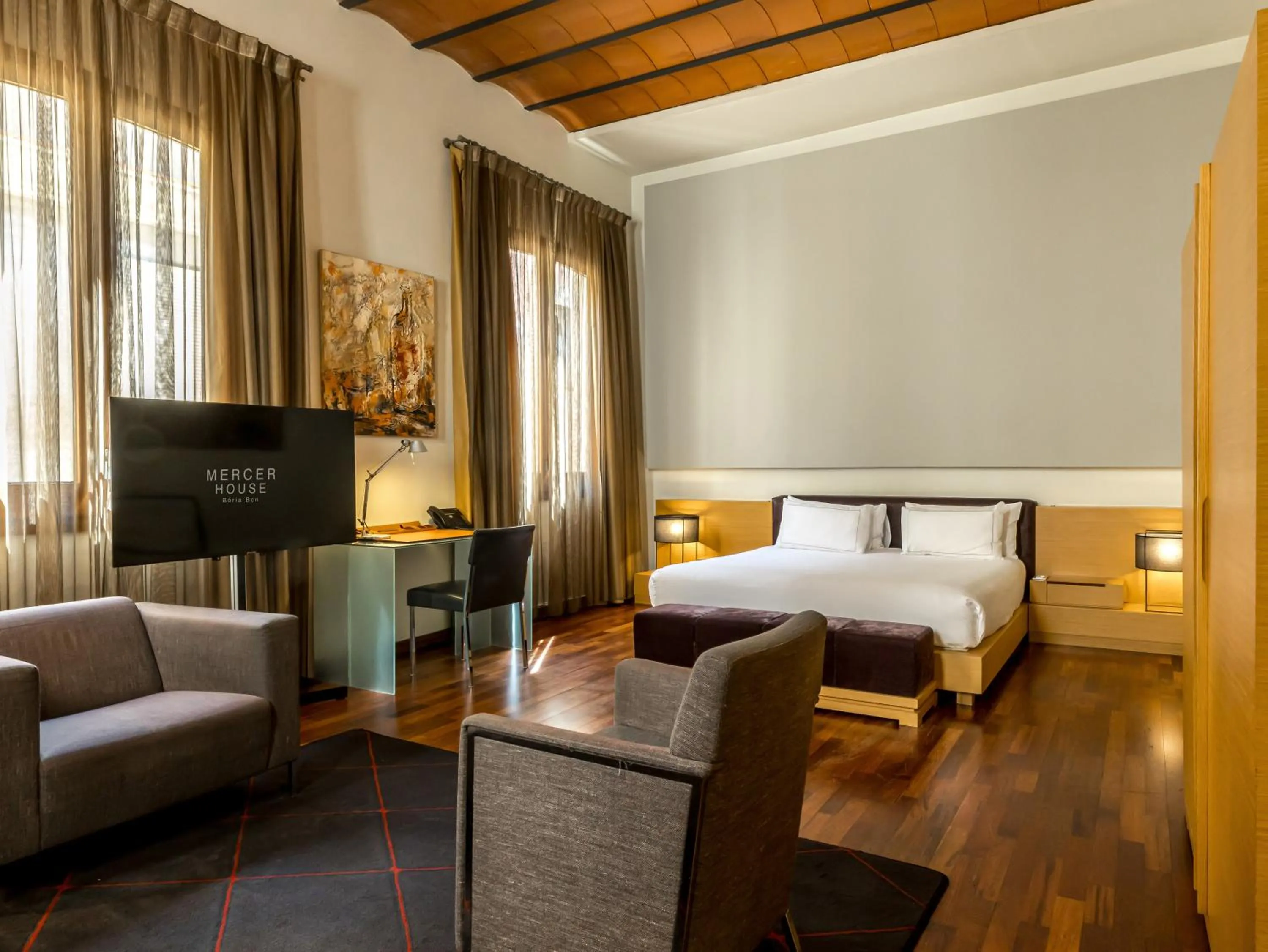 Seating area, Bed in Mercer House Bòria BCN