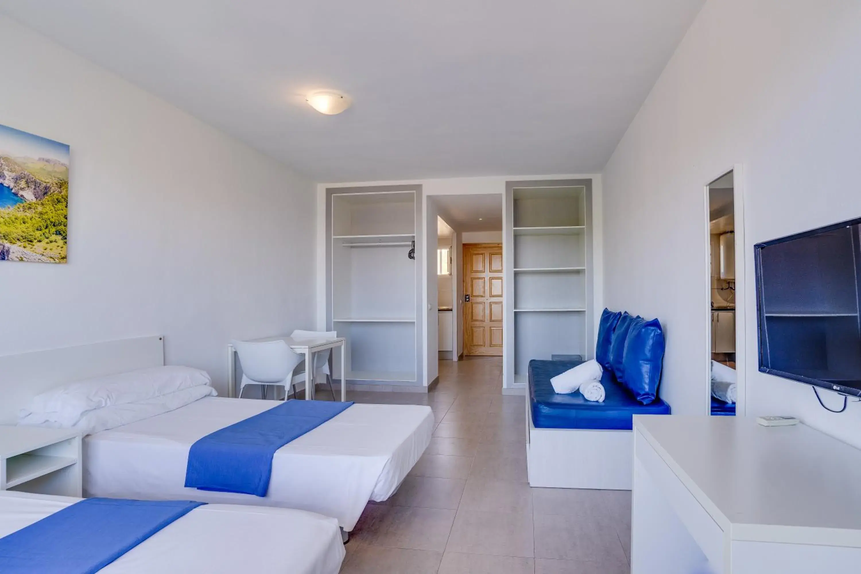 Living room, Bed in Las Palomas Apartments Econotels Living room, Bed in Las Palomas Apartments Econotels