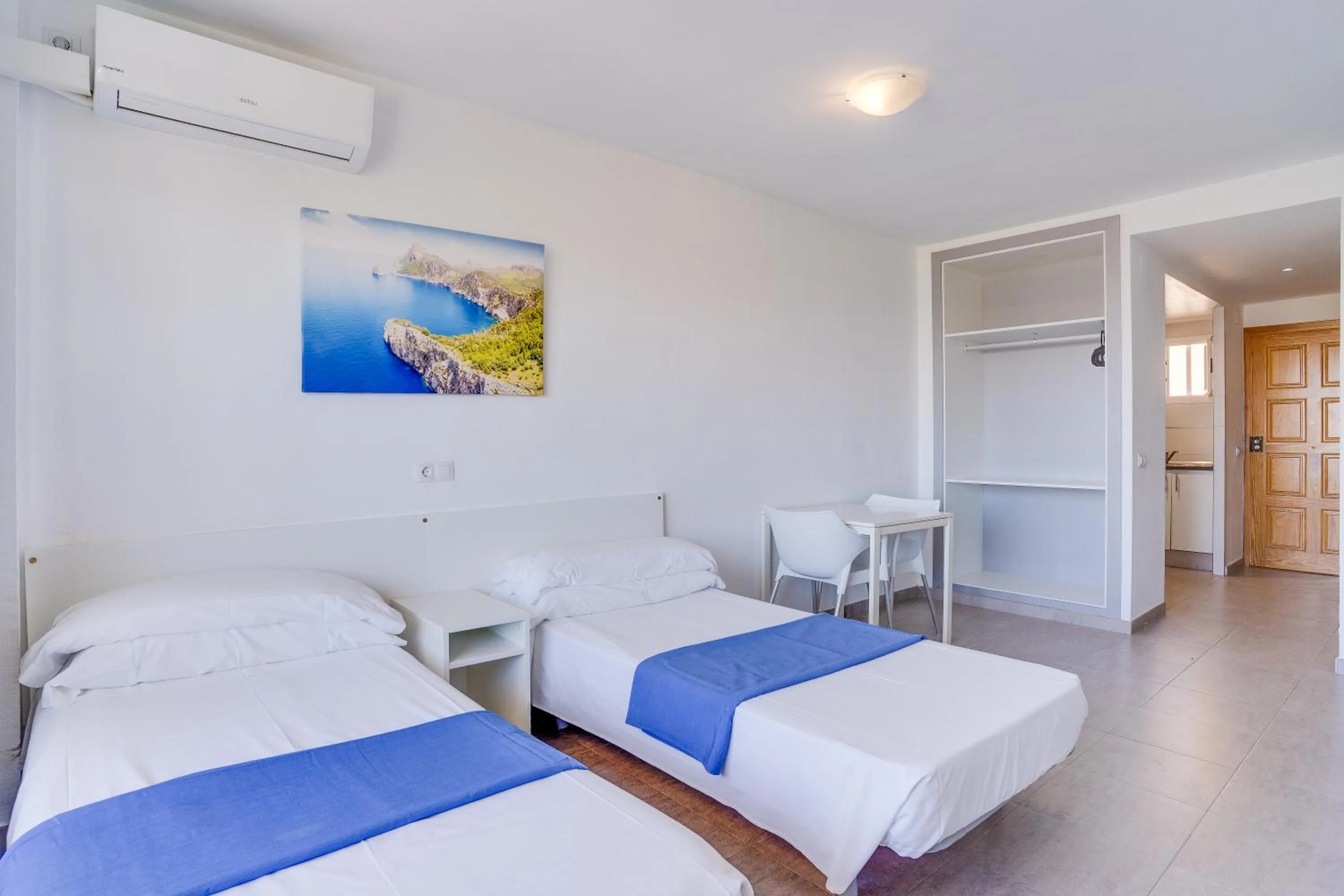 Bedroom, Bed in Las Palomas Apartments Econotels