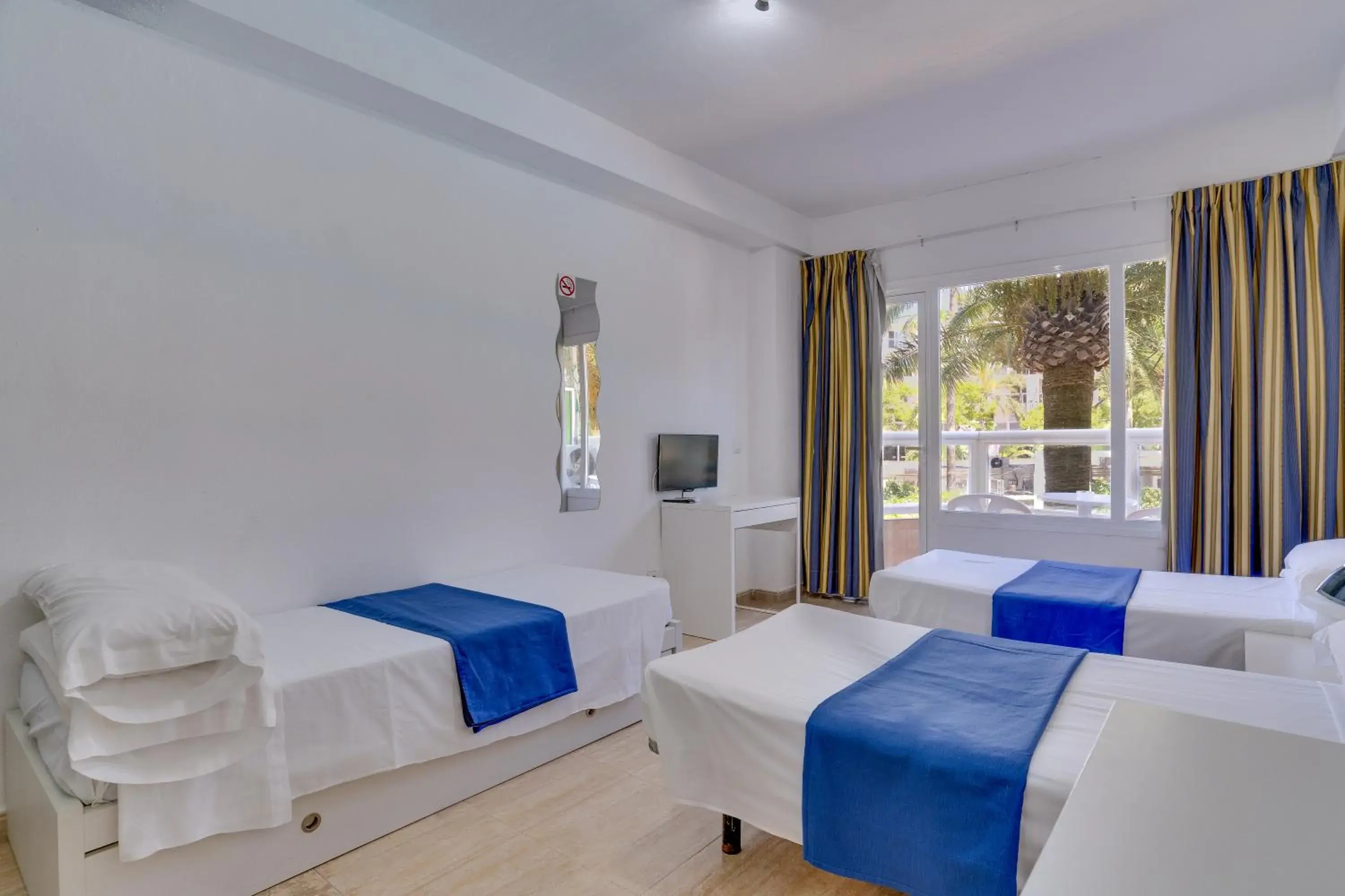 Bedroom, Bed in Las Palomas Apartments Econotels Bedroom, Bed in Las Palomas Apartments Econotels