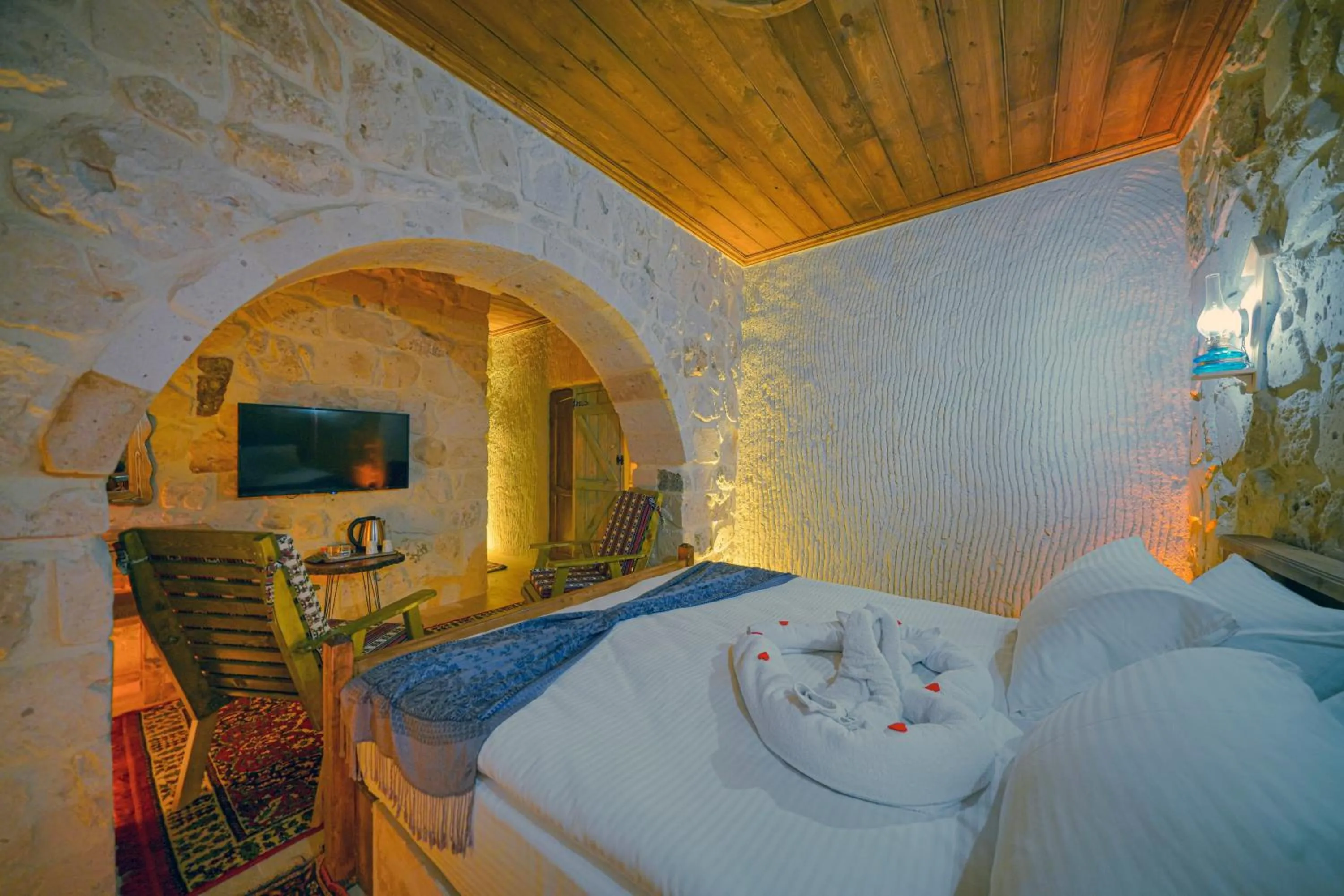 Communal lounge/ TV room, Bed in Babili Cappadocia Cave