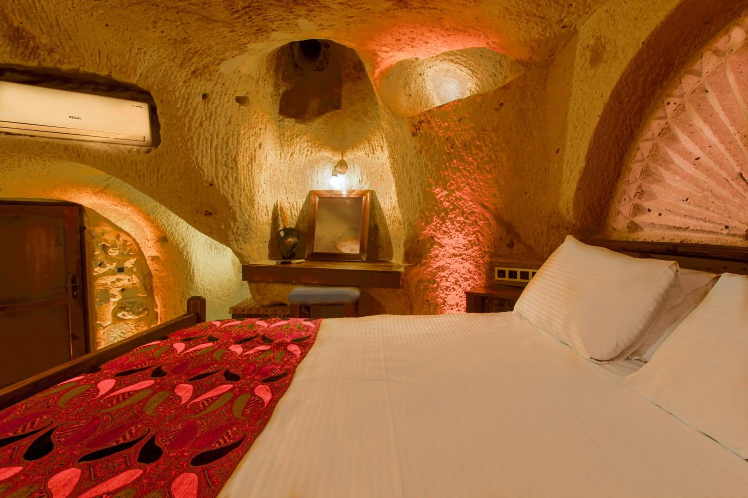 Bed in Babili Cappadocia Cave