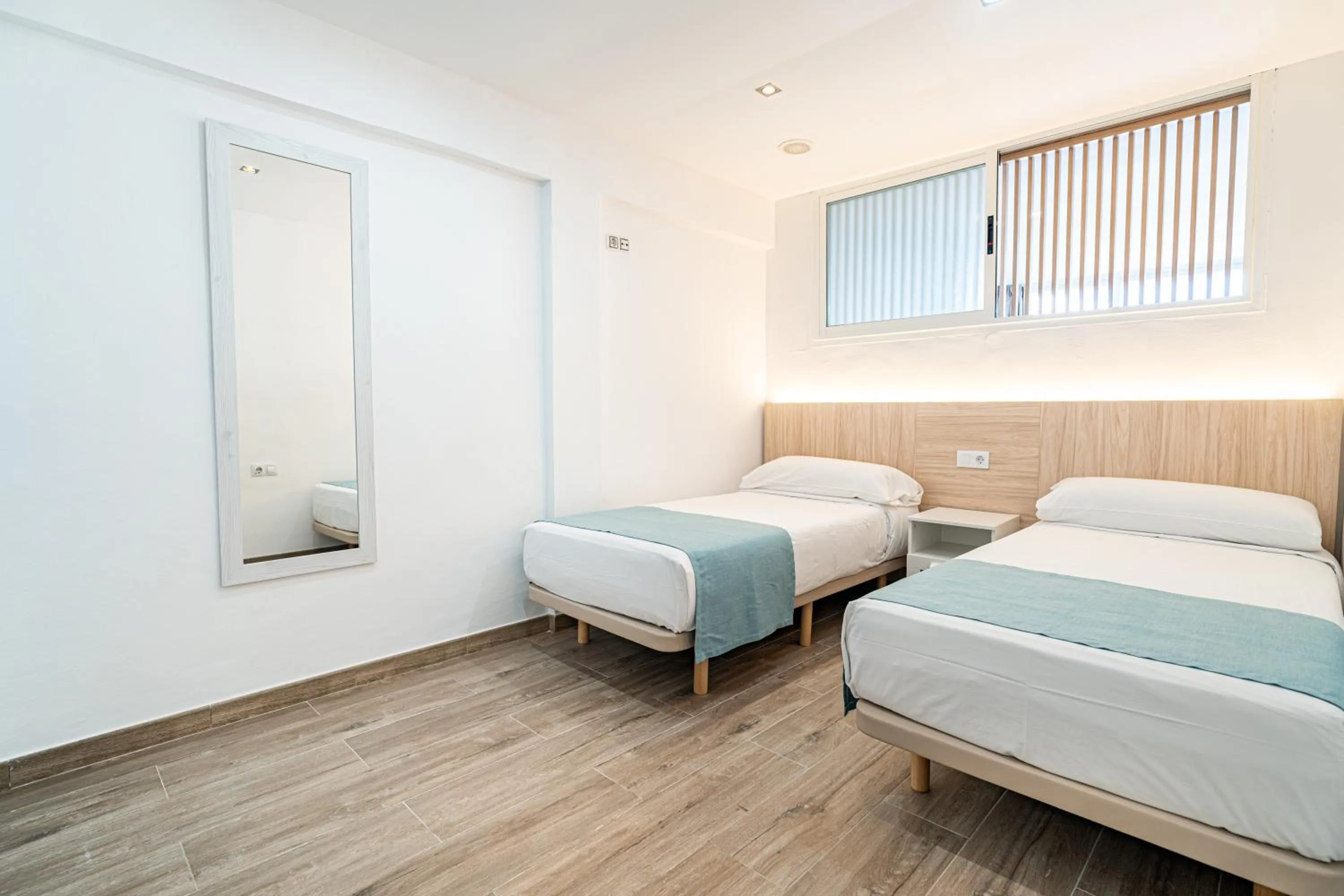 Bed in New Kensington Apartments - Econotels