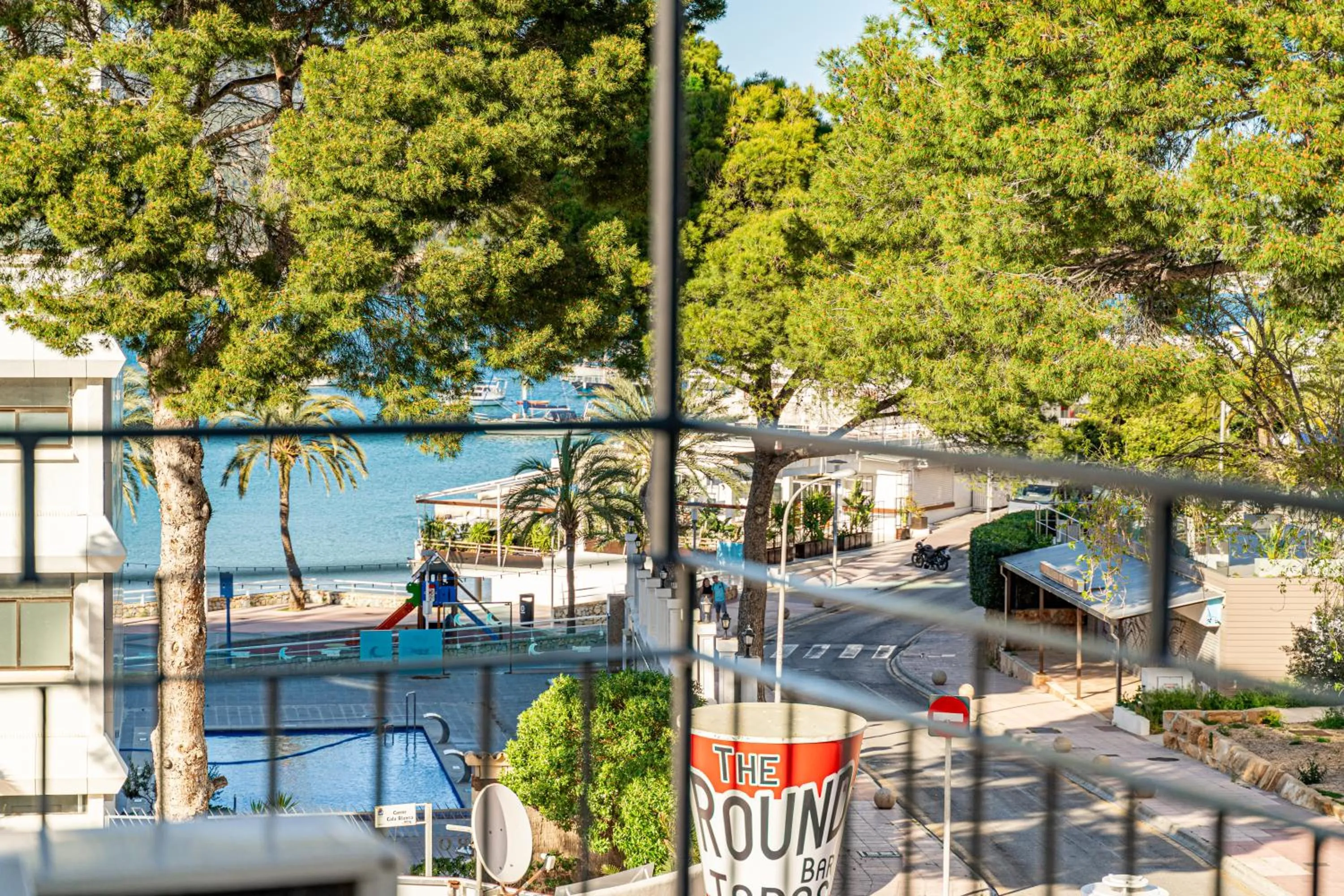 Sea view in New Kensington Apartments - Econotels