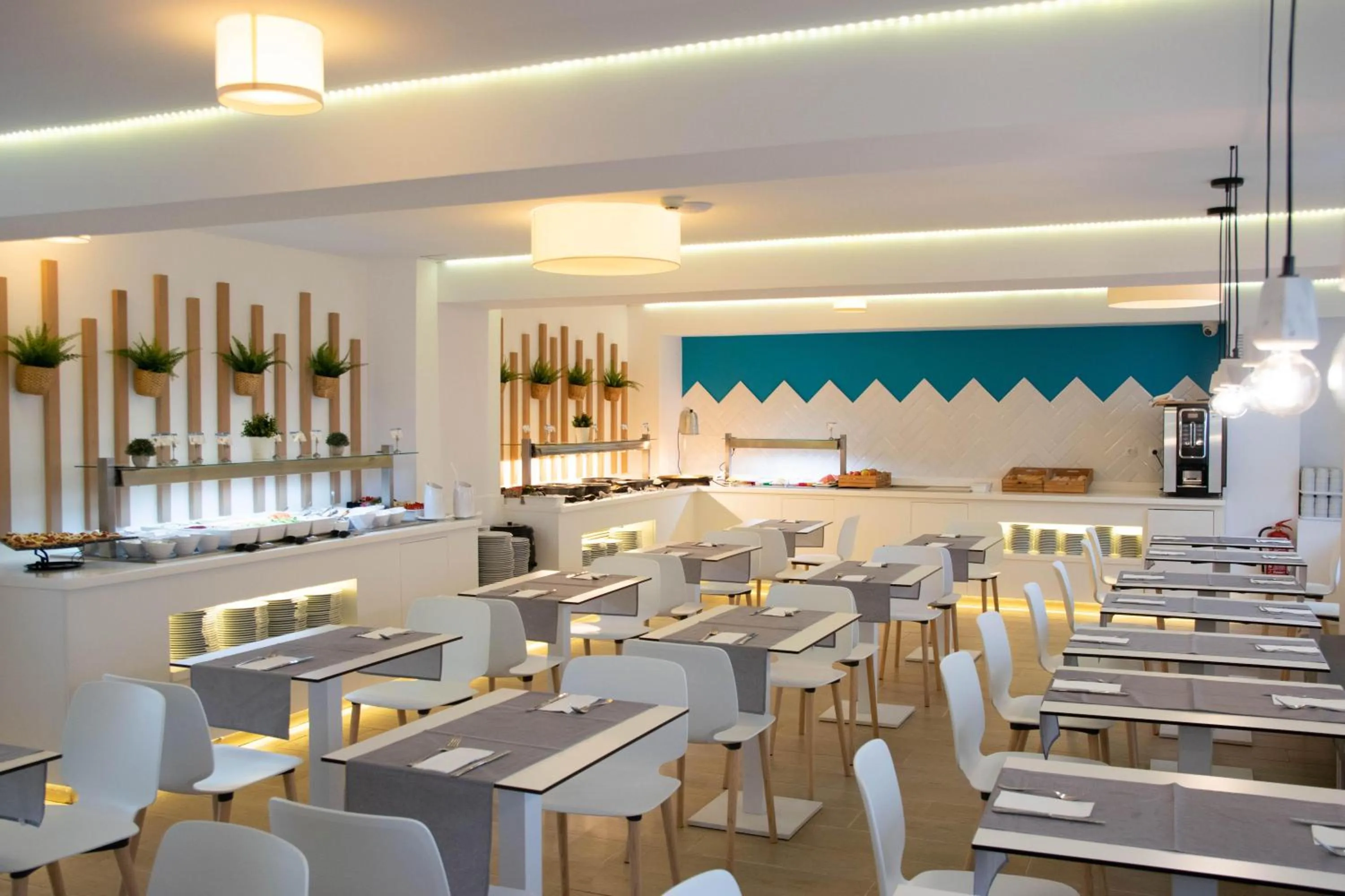 Restaurant/places to eat in BLUESEA Arenal Tower Adults Only