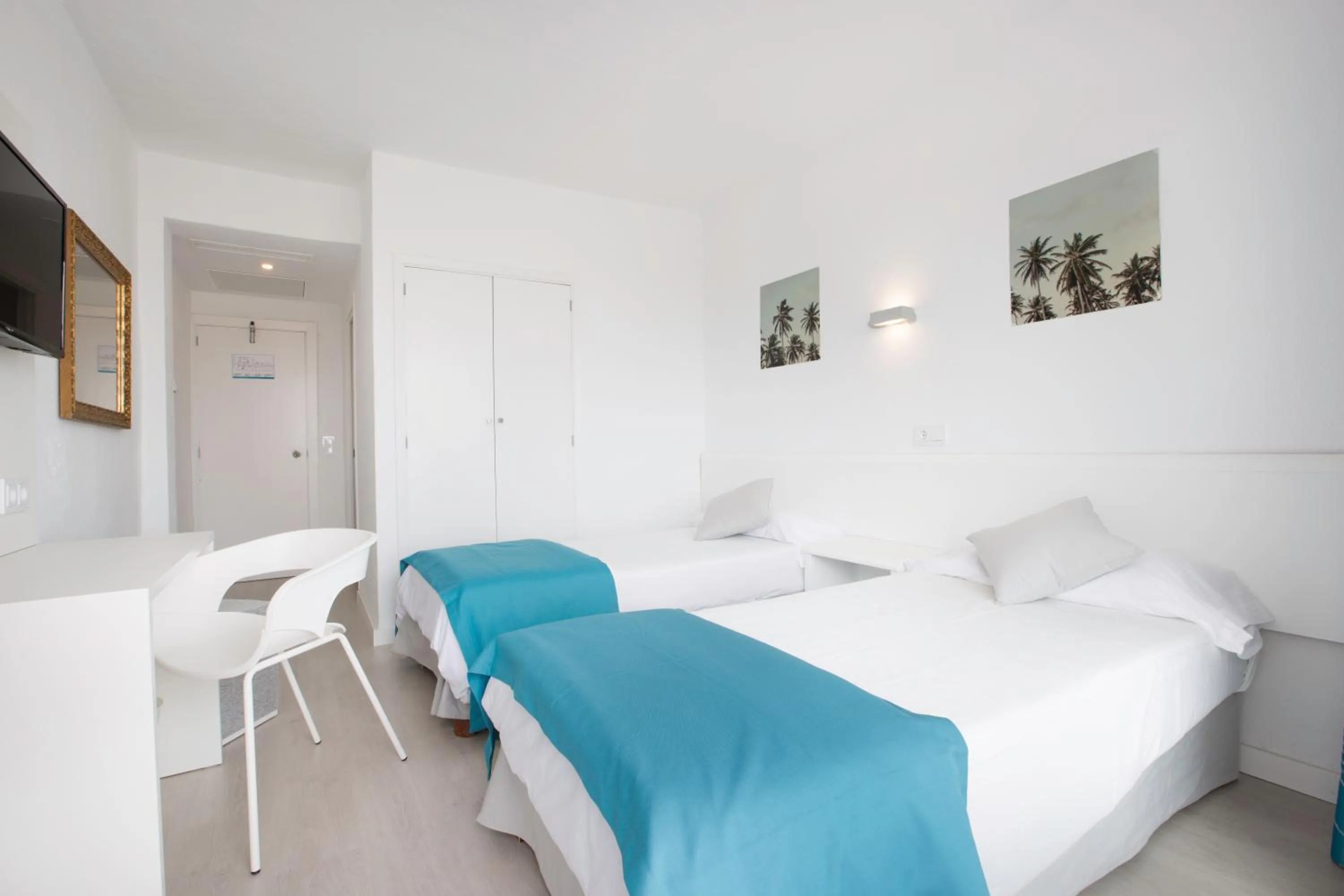 Photo of the whole room, Bed in BLUESEA Arenal Tower Adults Only