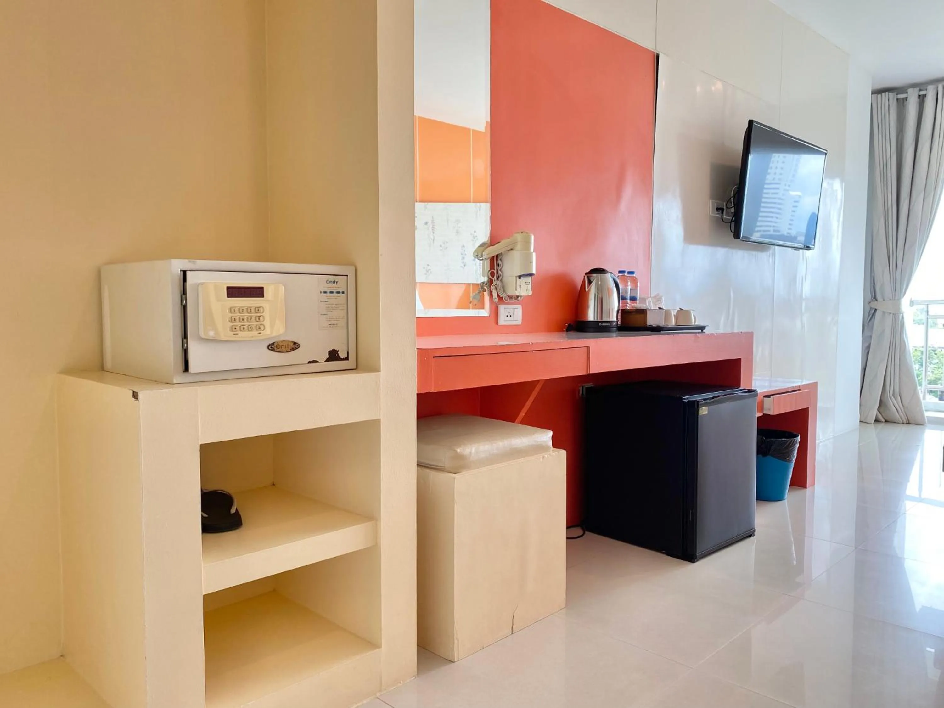 Coffee/tea facilities in Patong Platinum