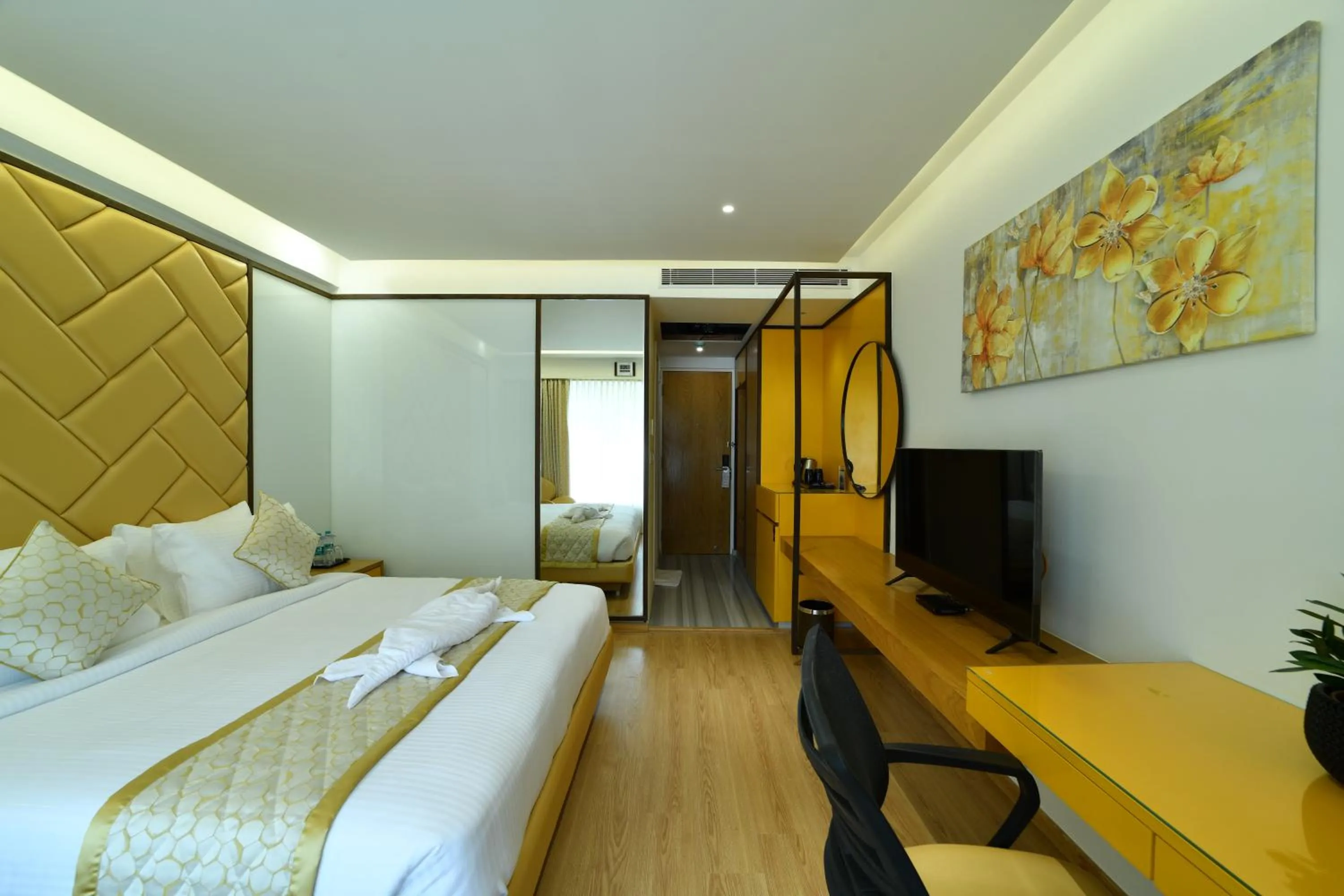 Photo of the whole room, Bed in The President Hotel, kumarapark