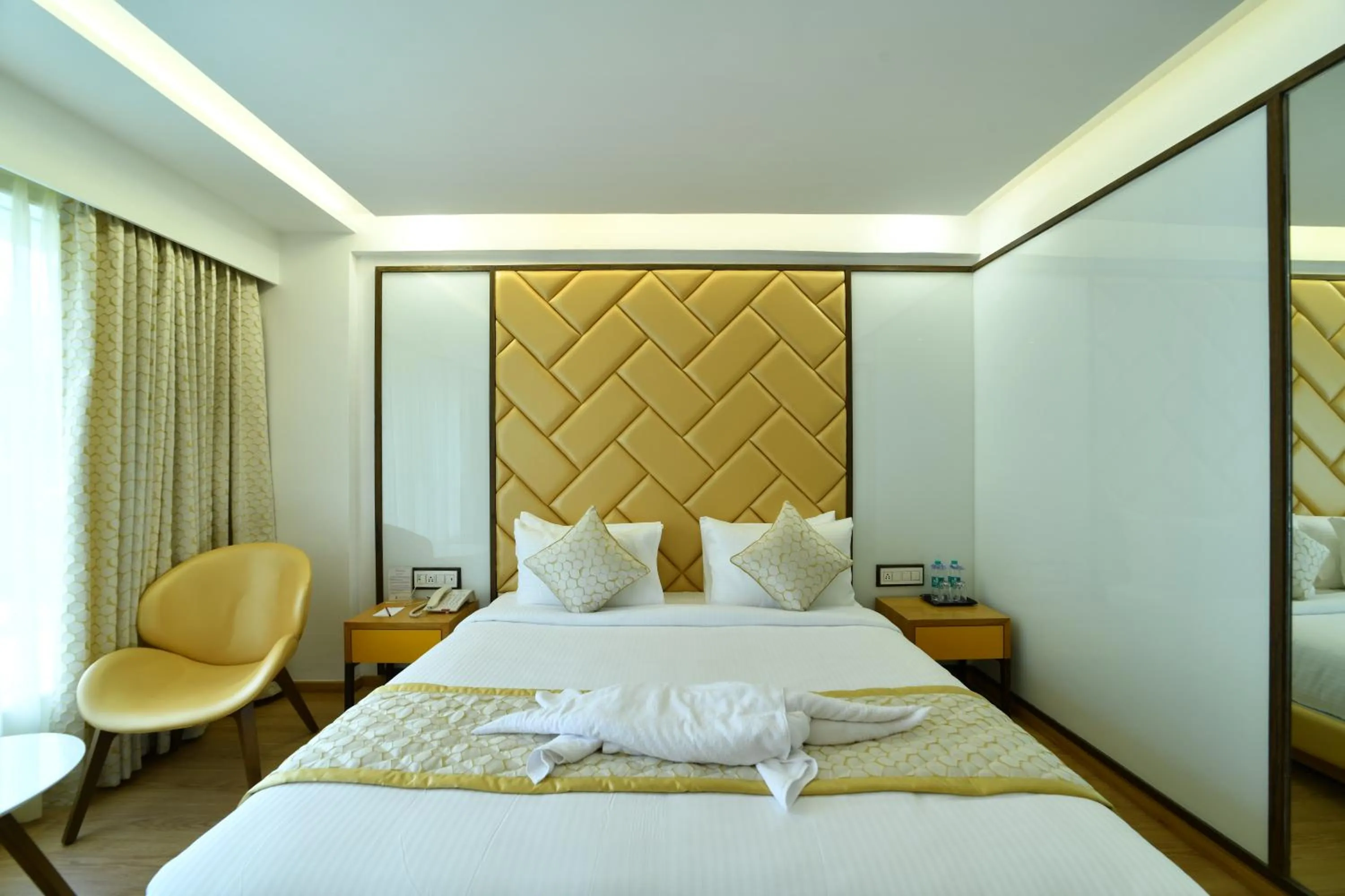 Bedroom, Bed in The President Hotel, kumarapark