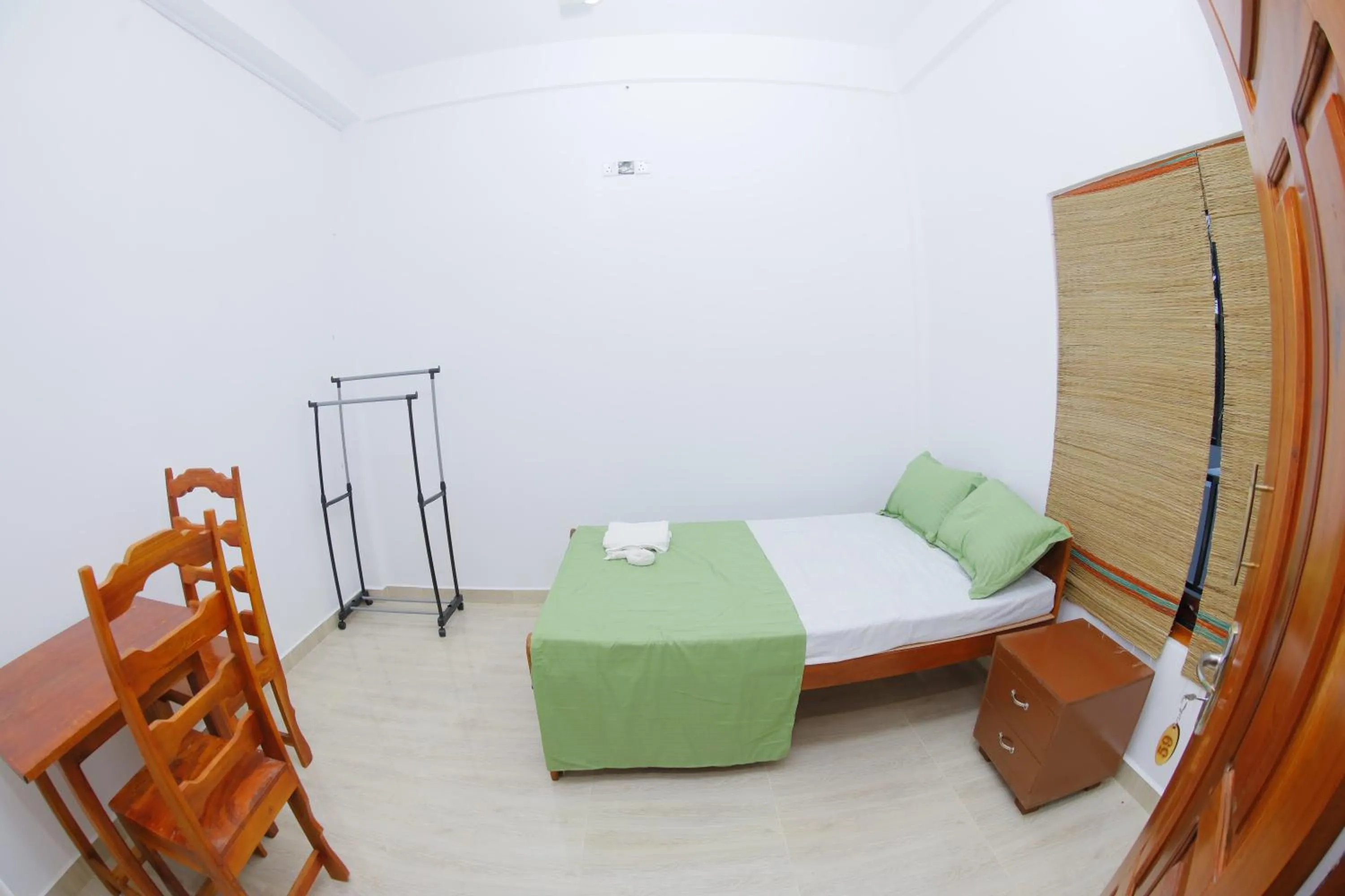 Amis Hotel & Restaurant