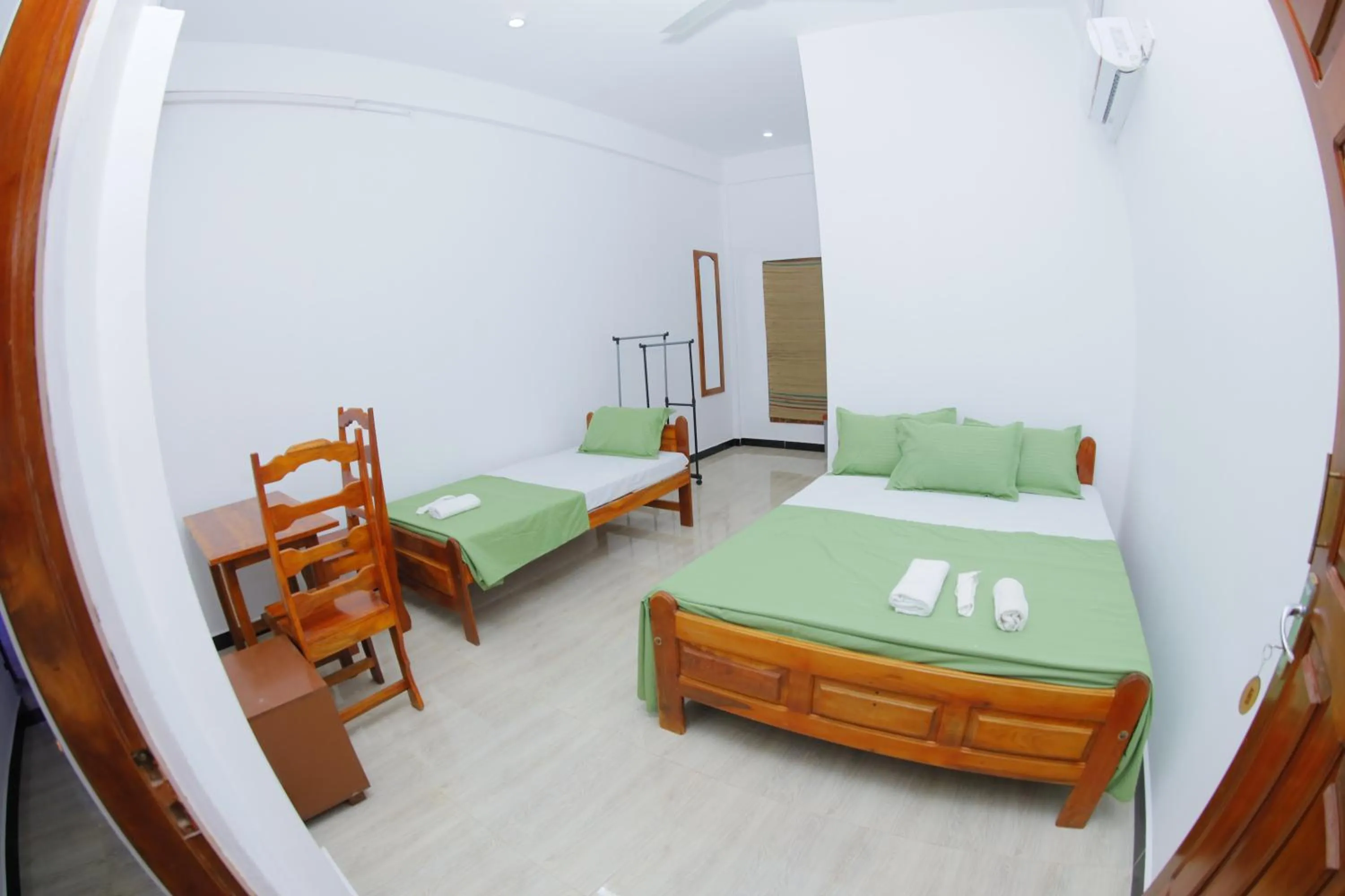 Amis Hotel & Restaurant