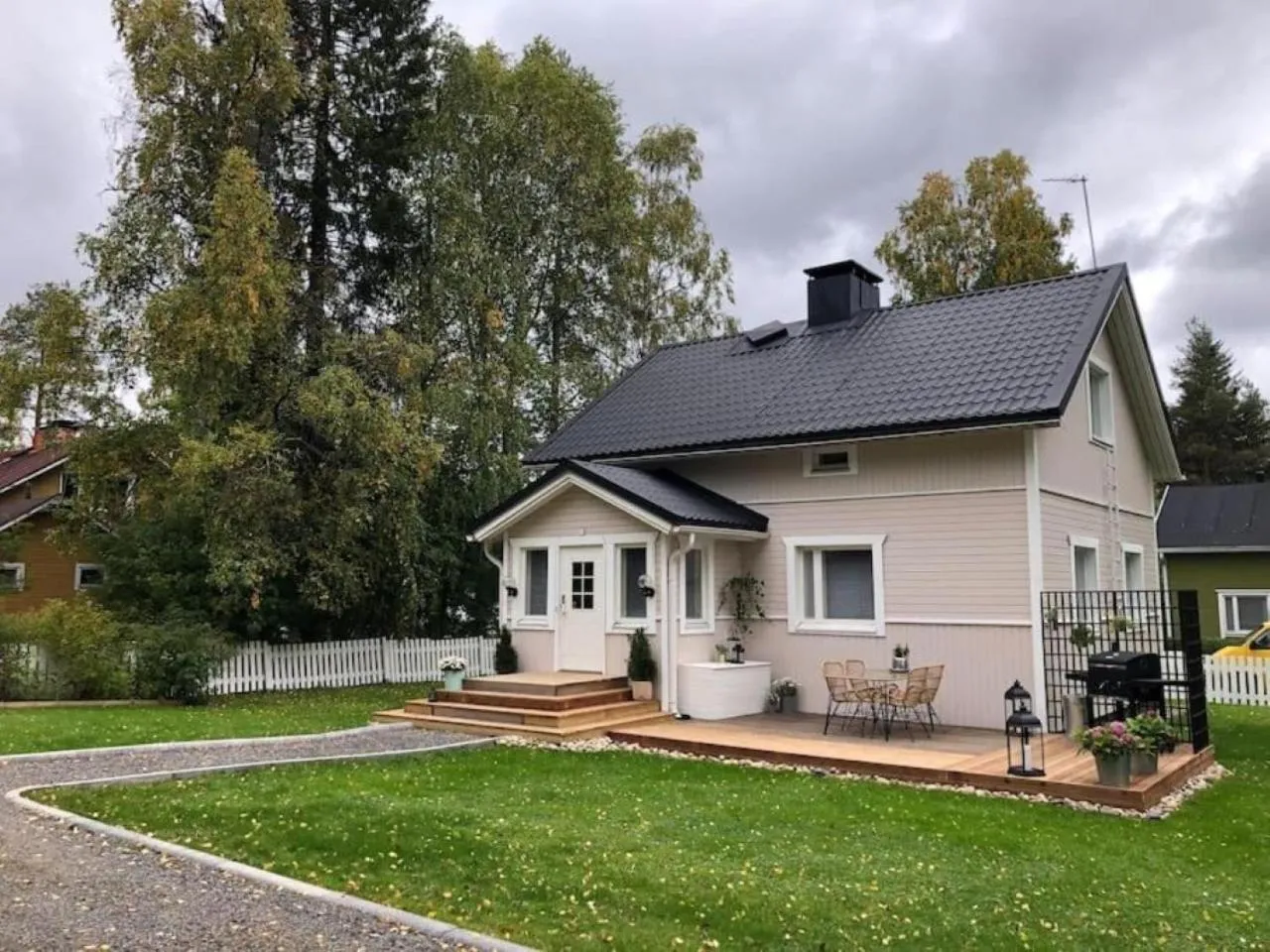 Property building in Villa Juuris